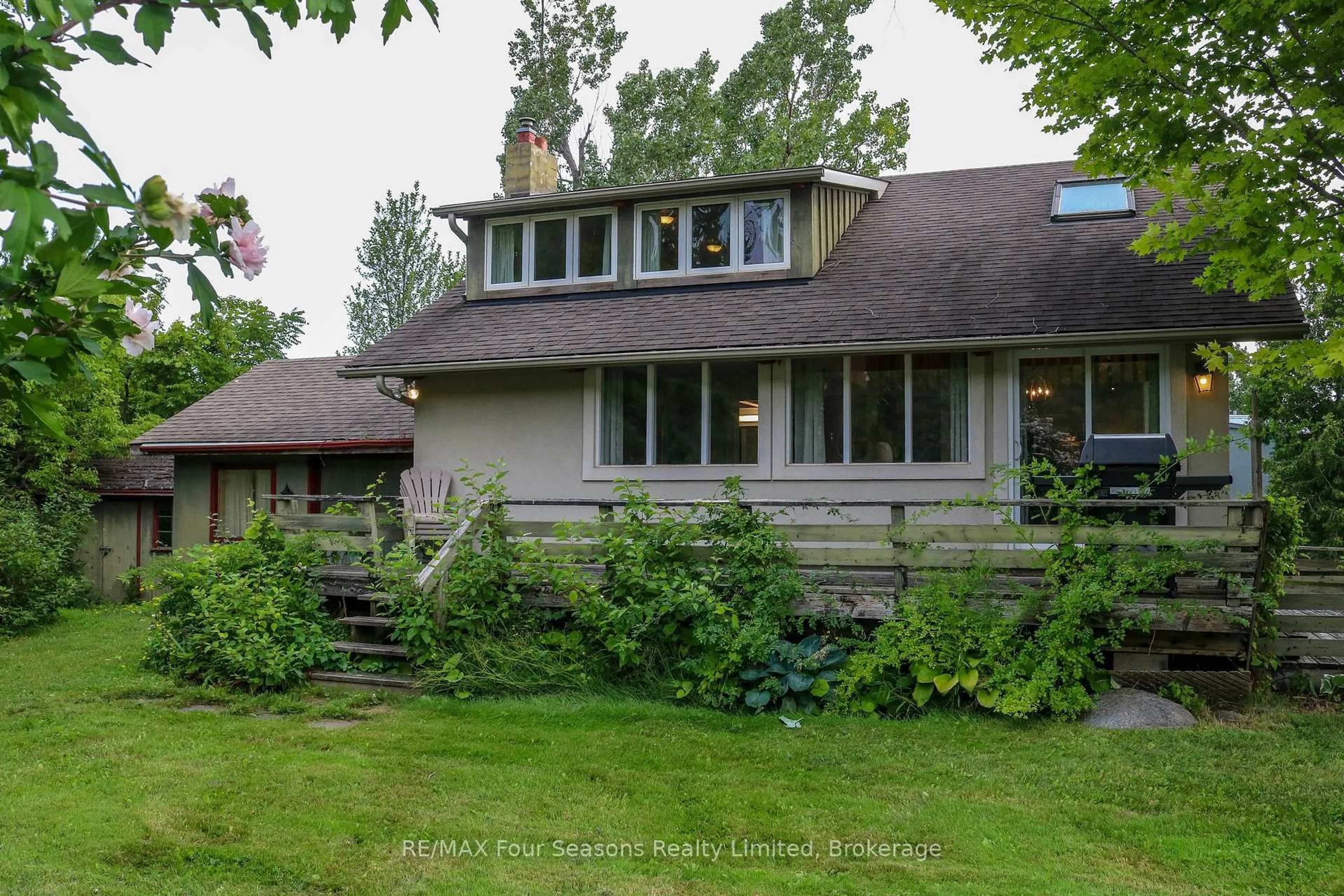 Home with vinyl exterior material, street for 163 Craigleith Rd, Blue Mountains Ontario L9Y 0S4