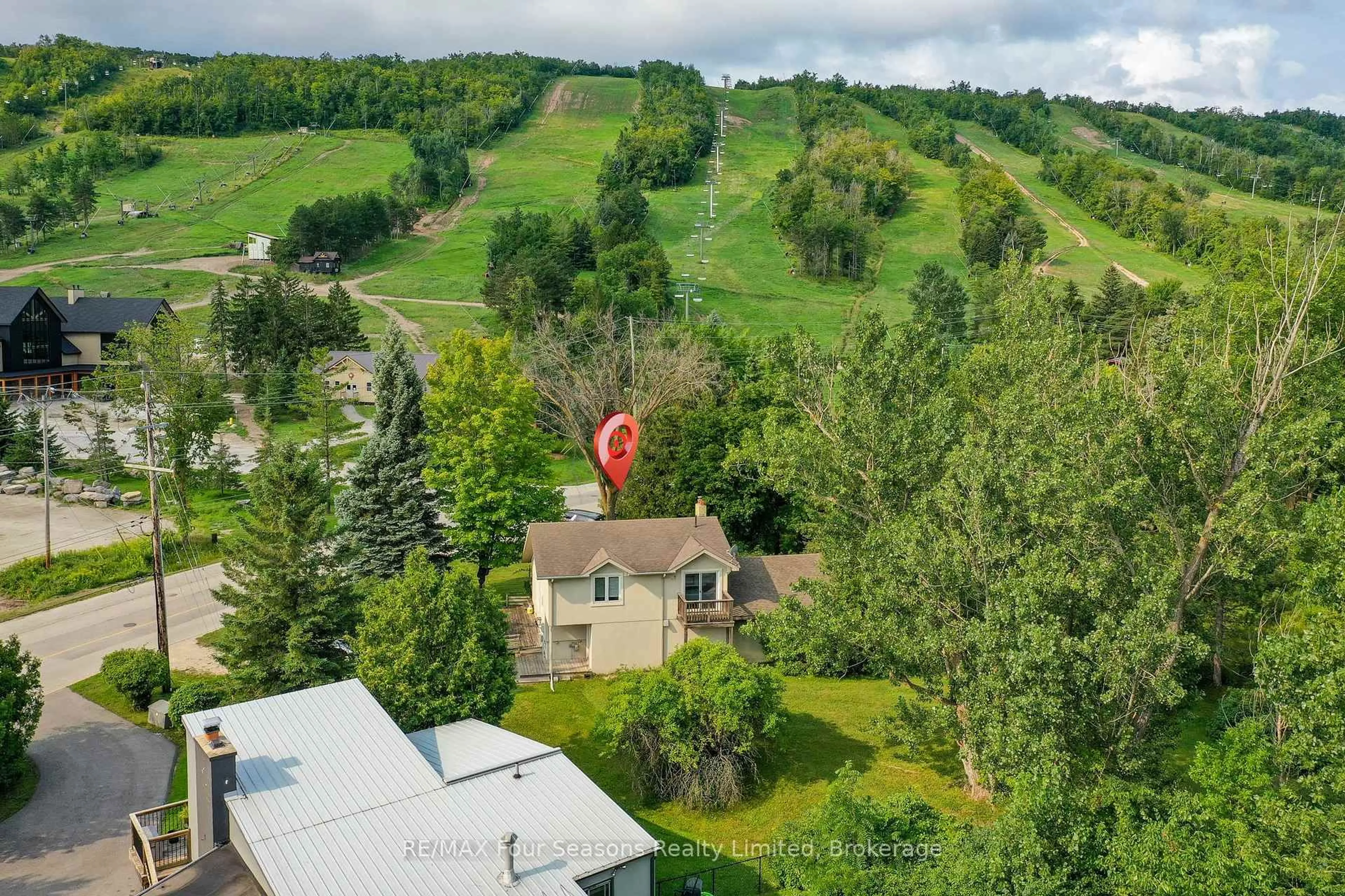 A pic from outside/outdoor area/front of a property/back of a property/a pic from drone, mountain view for 163 Craigleith Rd, Blue Mountains Ontario L9Y 0S4