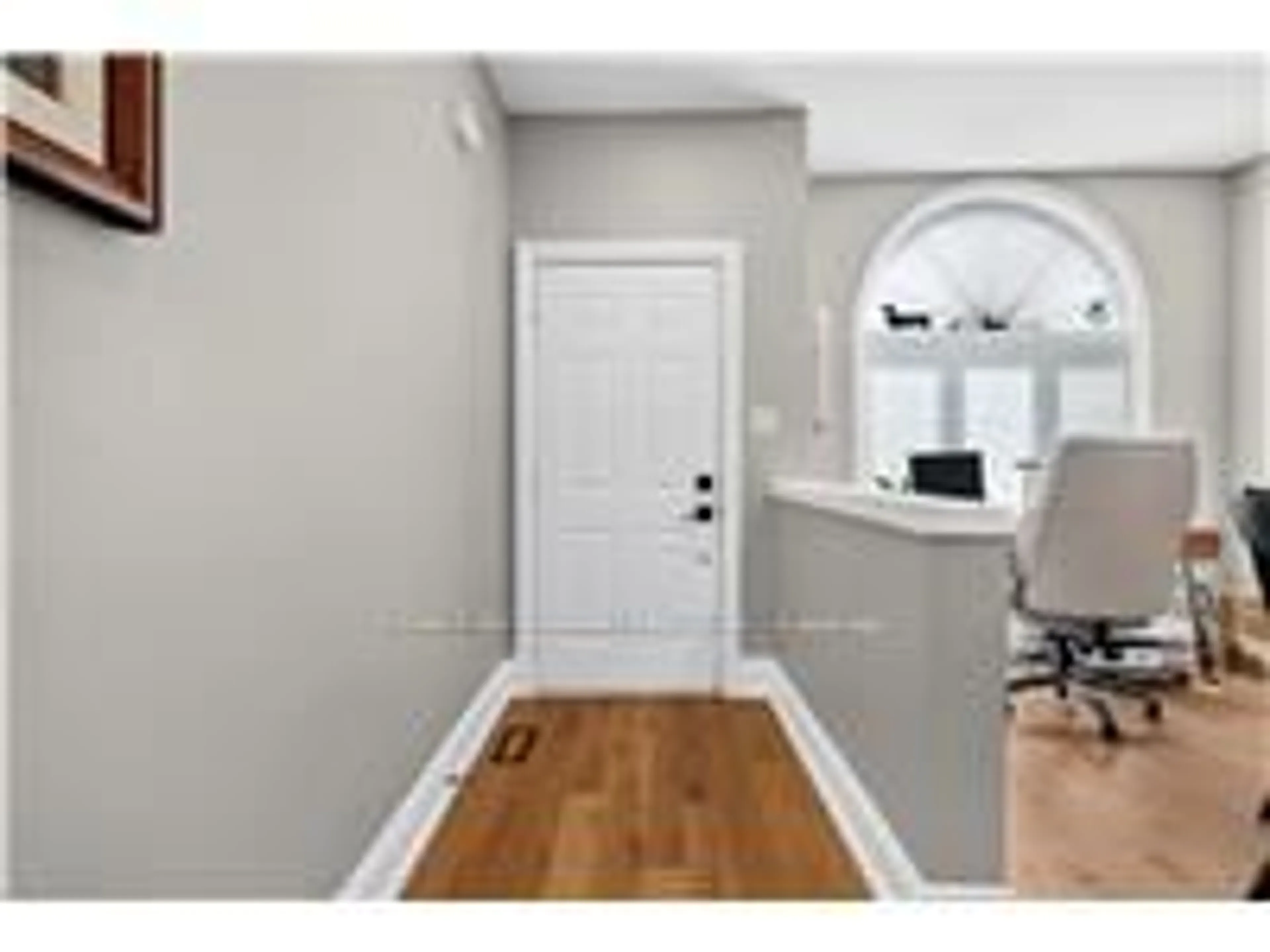 Indoor entryway for 92 MORRISON Cres, Grimsby Ontario L3M 5K5