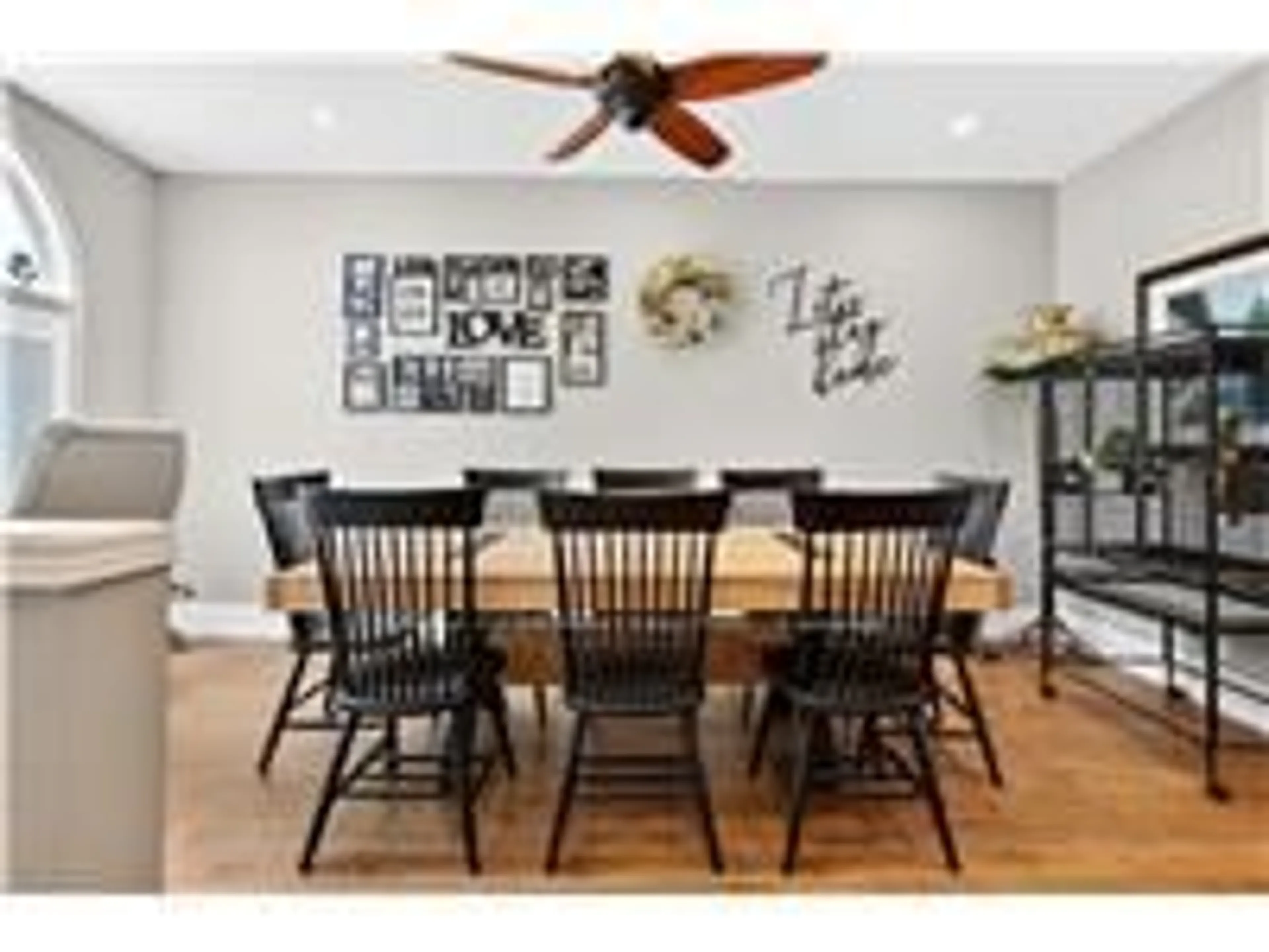 Dining room, wood/laminate floor for 92 MORRISON Cres, Grimsby Ontario L3M 5K5