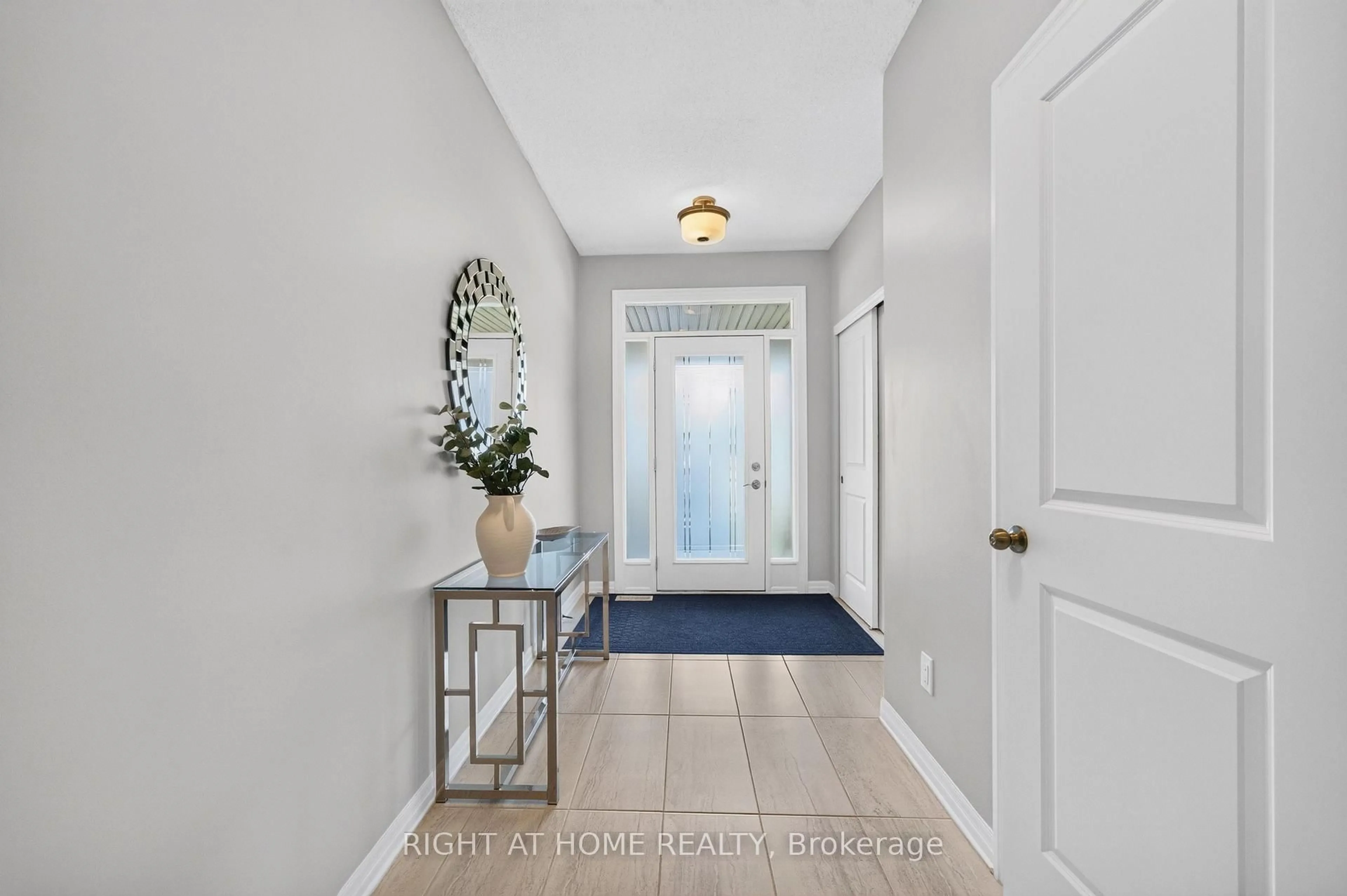 Indoor entryway for 624 Spring Valley Dr, Ottawa Ontario K1W 0C6
