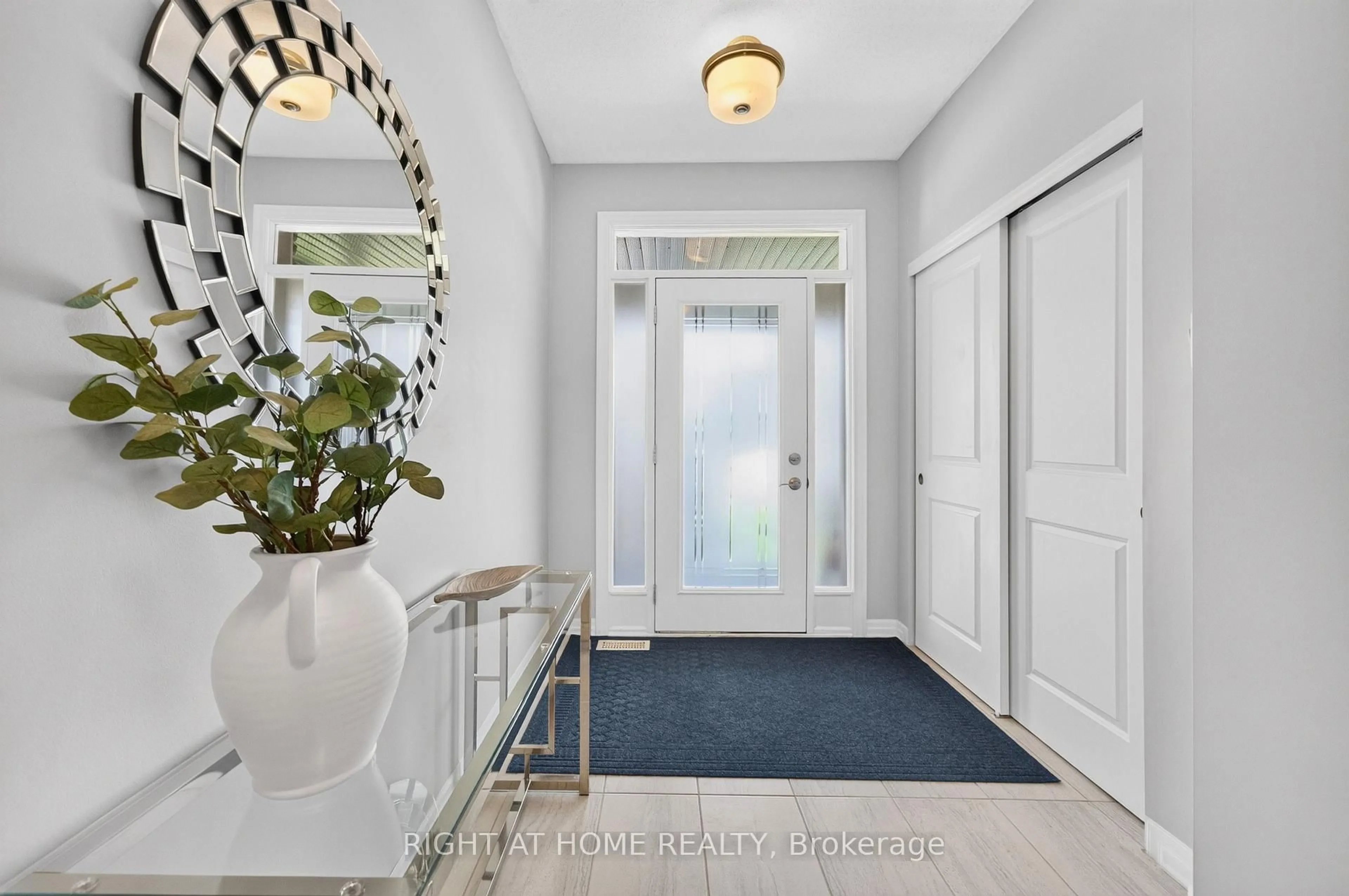 Indoor entryway for 624 Spring Valley Dr, Ottawa Ontario K1W 0C6