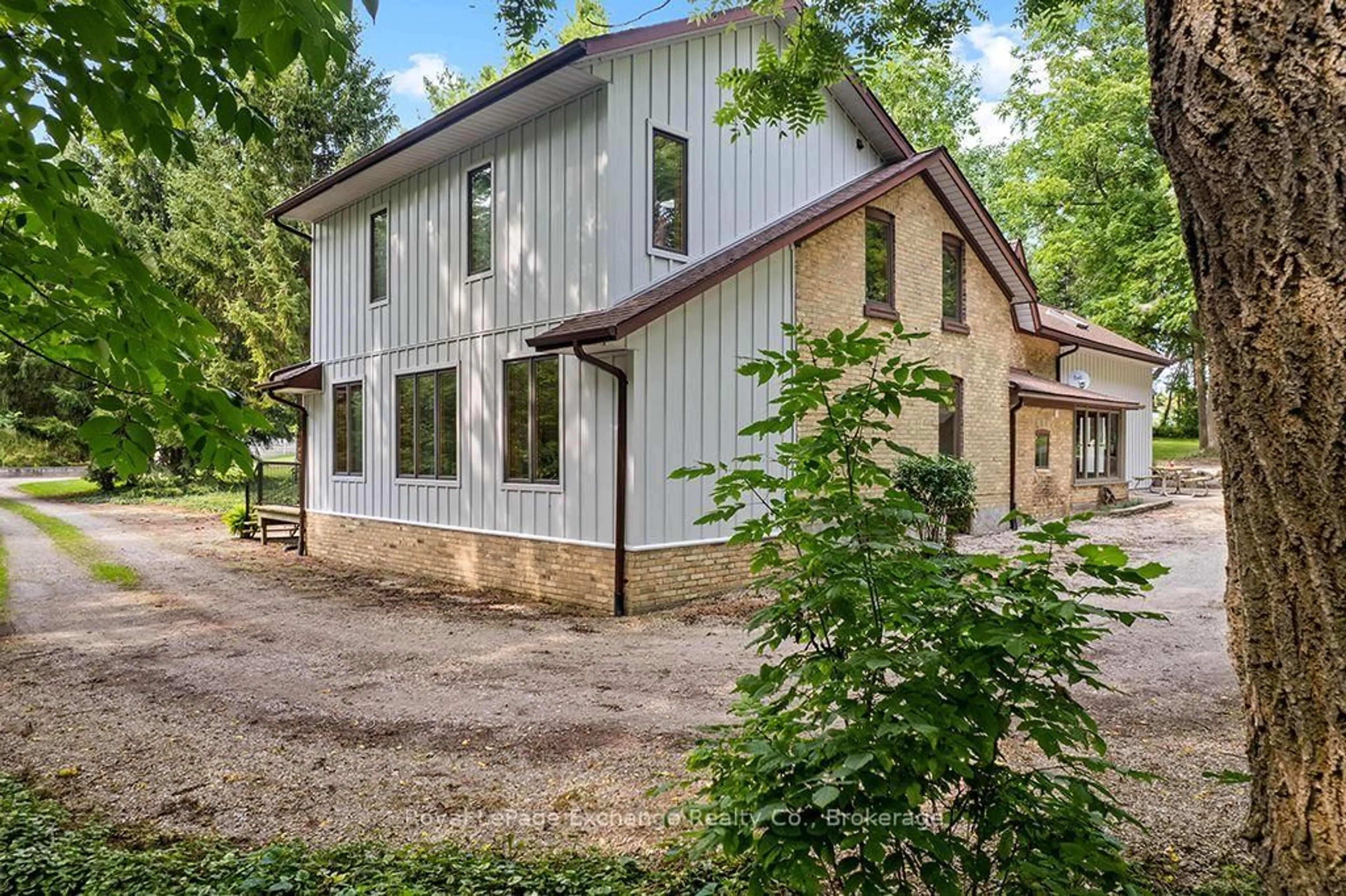 Home with brick exterior material, building for 83342 Scott Line, North Huron Ontario N0M 1H0