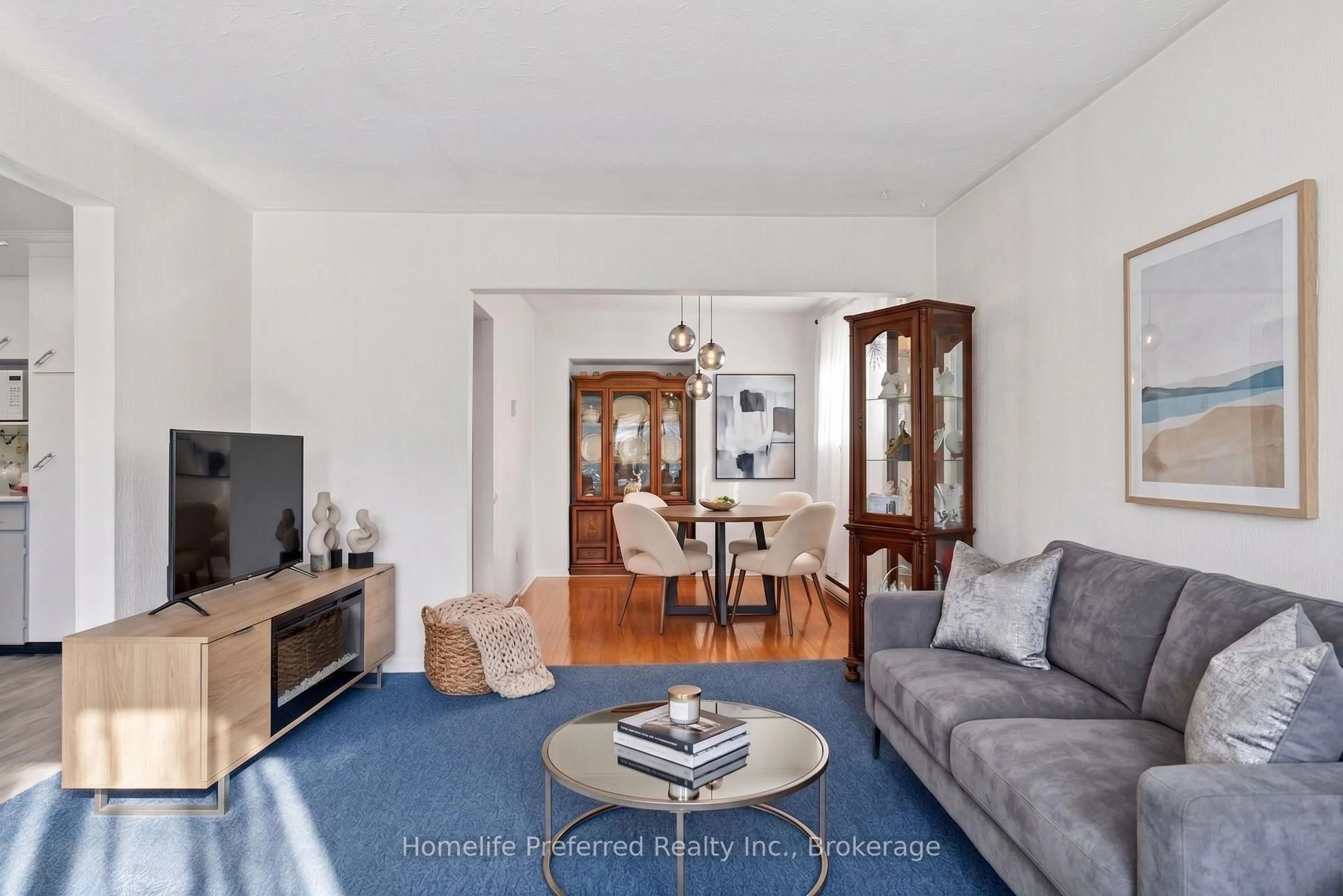 Living room with furniture, unknown for 893 Cumberland Ave, Peterborough Ontario K9H 7B3