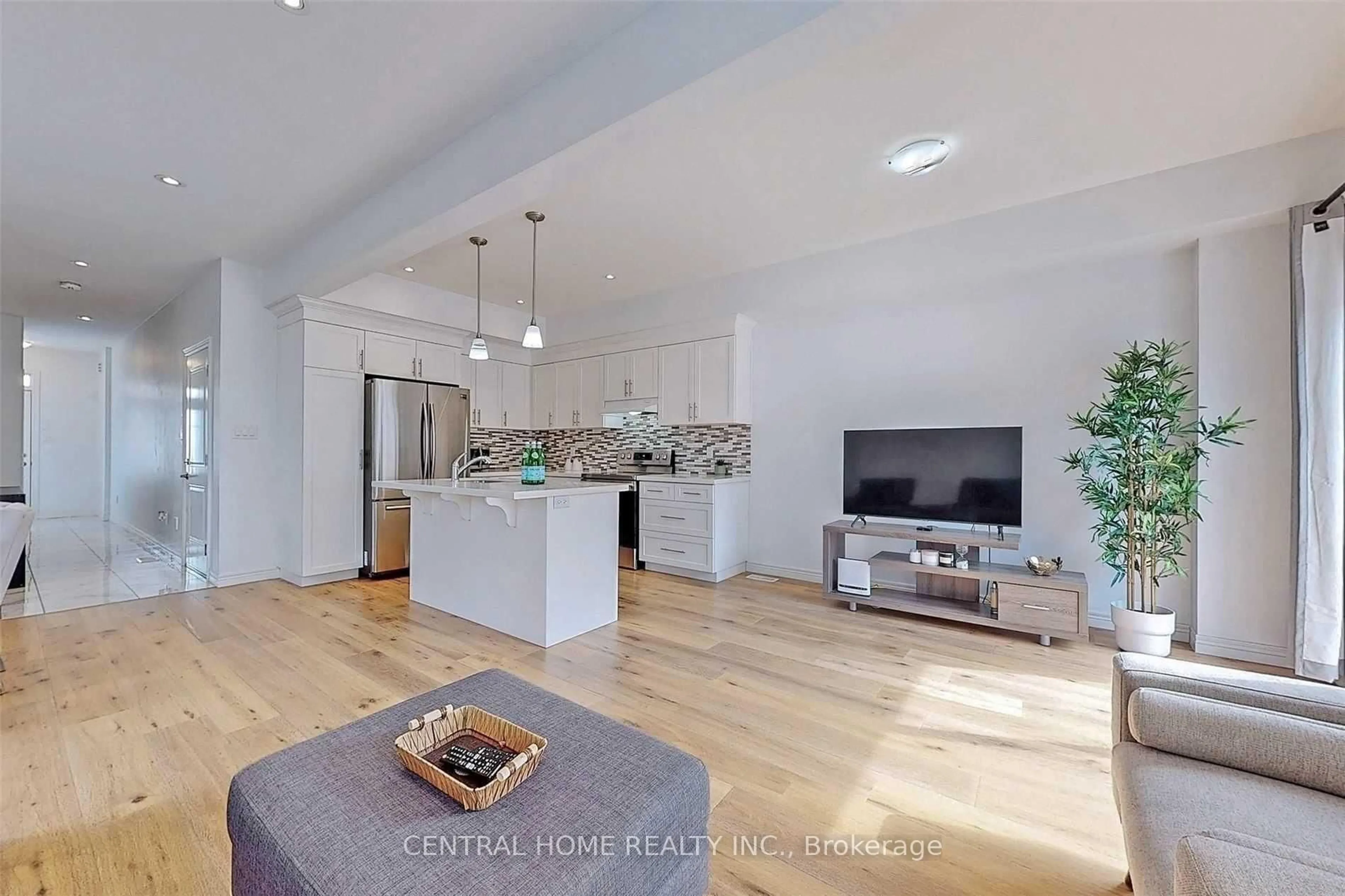Open concept kitchen, unknown for 98 Shoreview Pl #1, Hamilton Ontario L8E 0J4