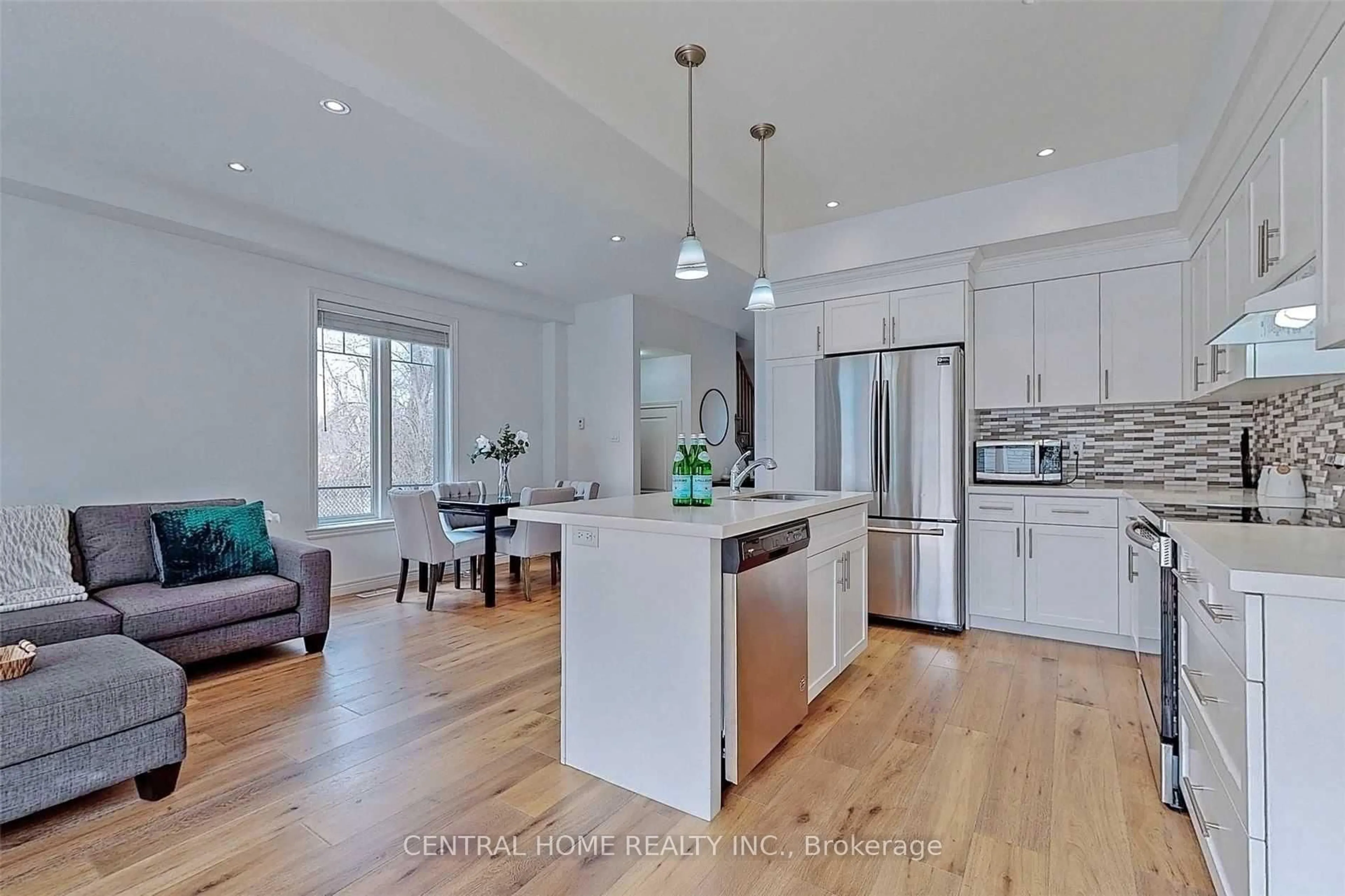 Open concept kitchen, wood/laminate floor for 98 Shoreview Pl #1, Hamilton Ontario L8E 0J4