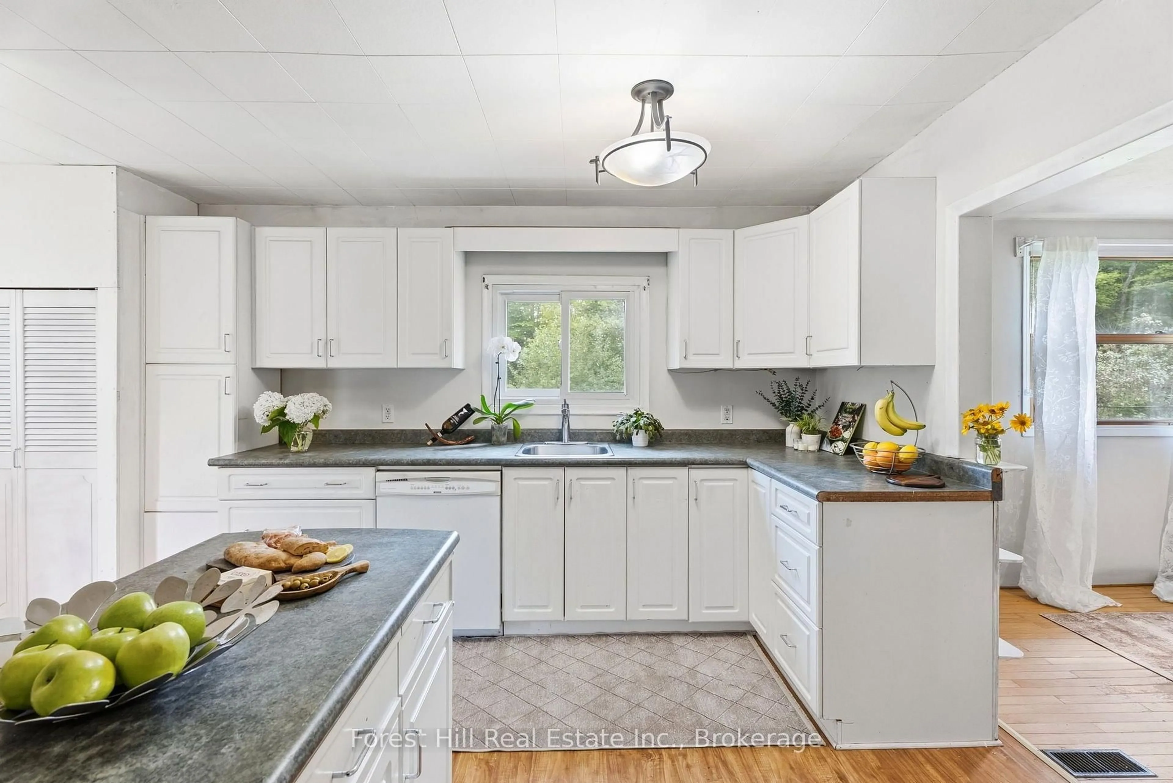 Open concept kitchen, unknown for 9 Spruce Glen Rd, Huntsville Ontario P1H 1C9