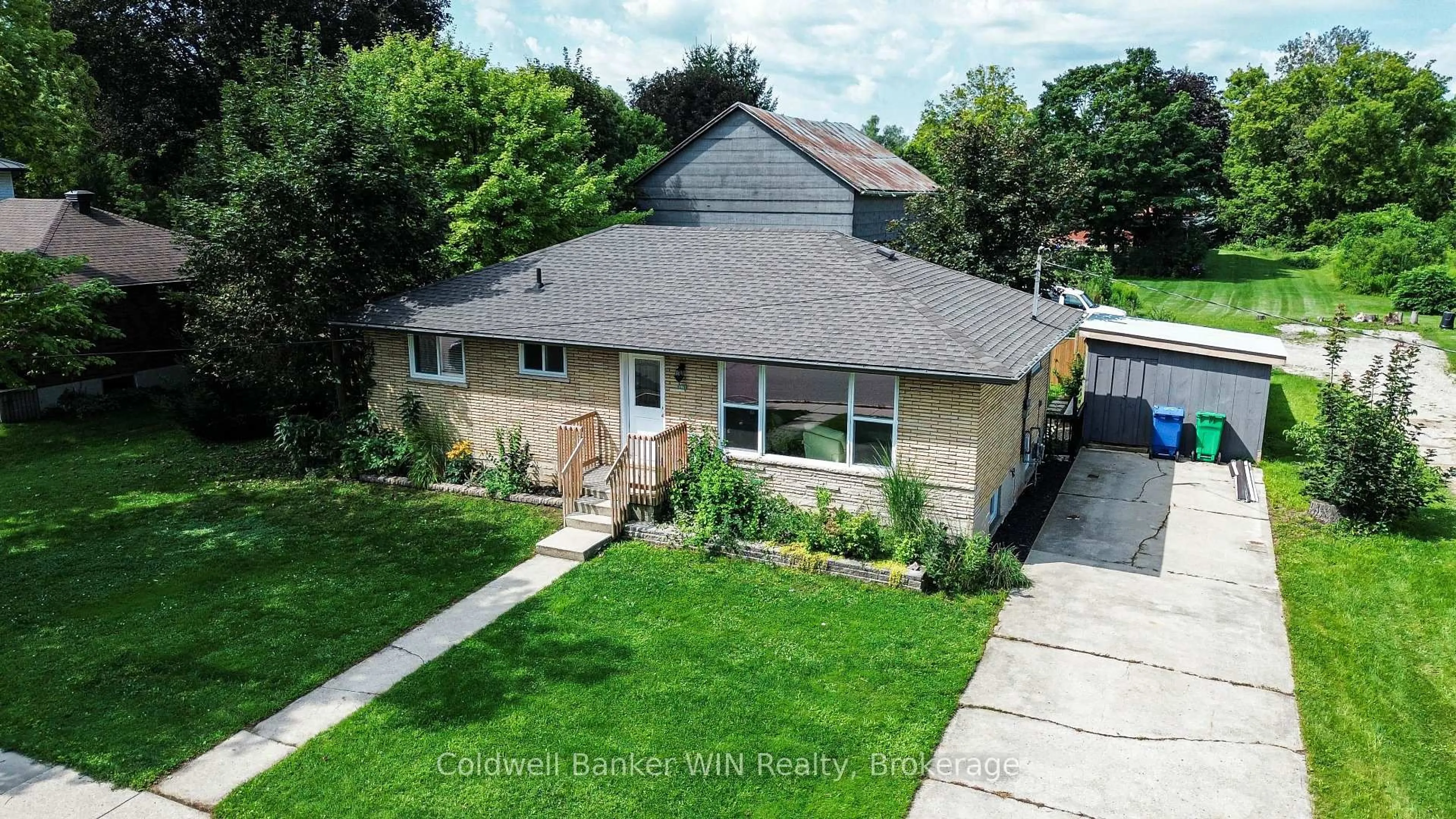 A pic from outside/outdoor area/front of a property/back of a property/a pic from drone, street for 278 Queen St, West Grey Ontario N0G 1R0