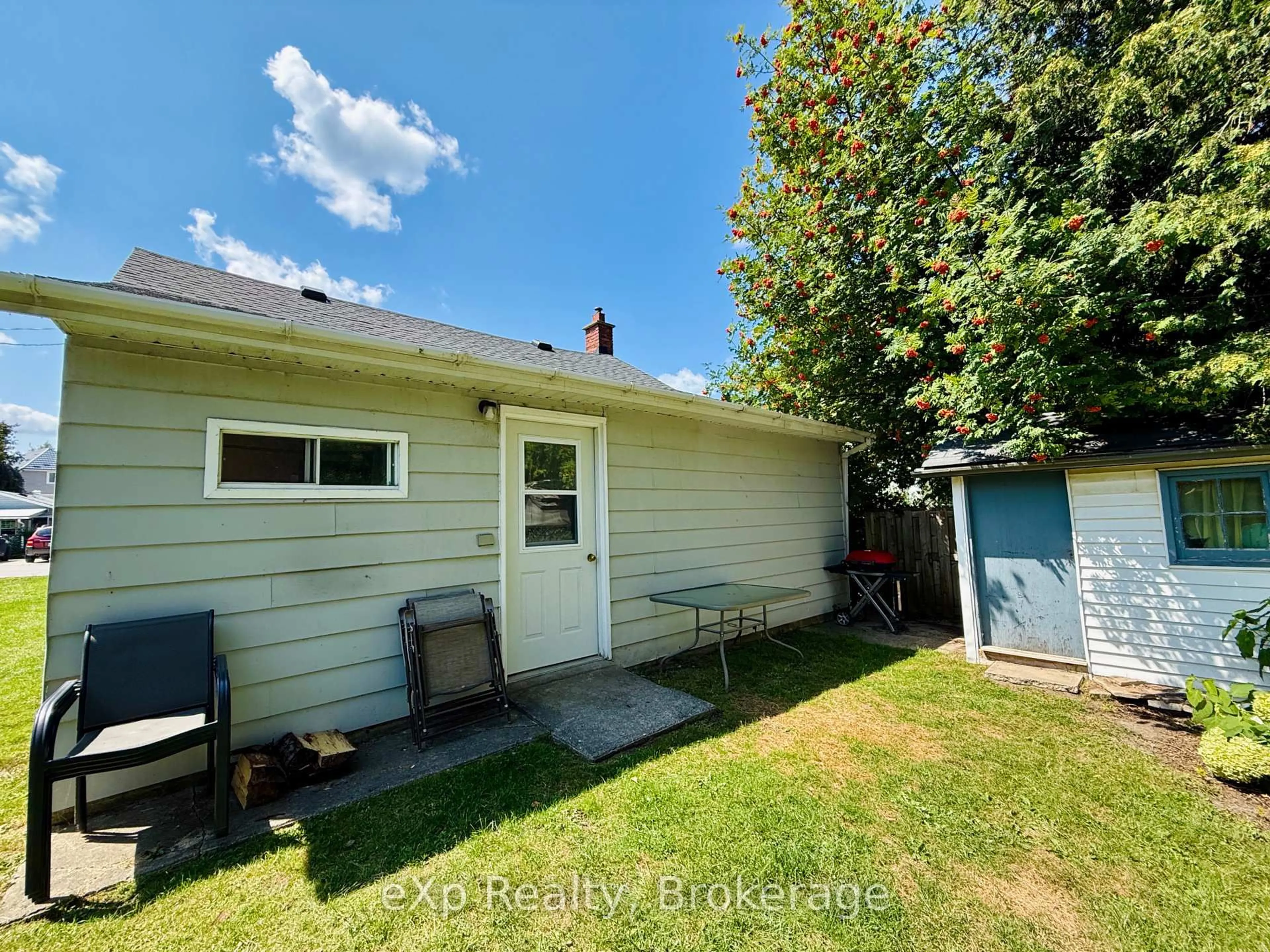 A pic from outside/outdoor area/front of a property/back of a property/a pic from drone, street for 177 Elgin St, Saugeen Shores Ontario N0H 2C0