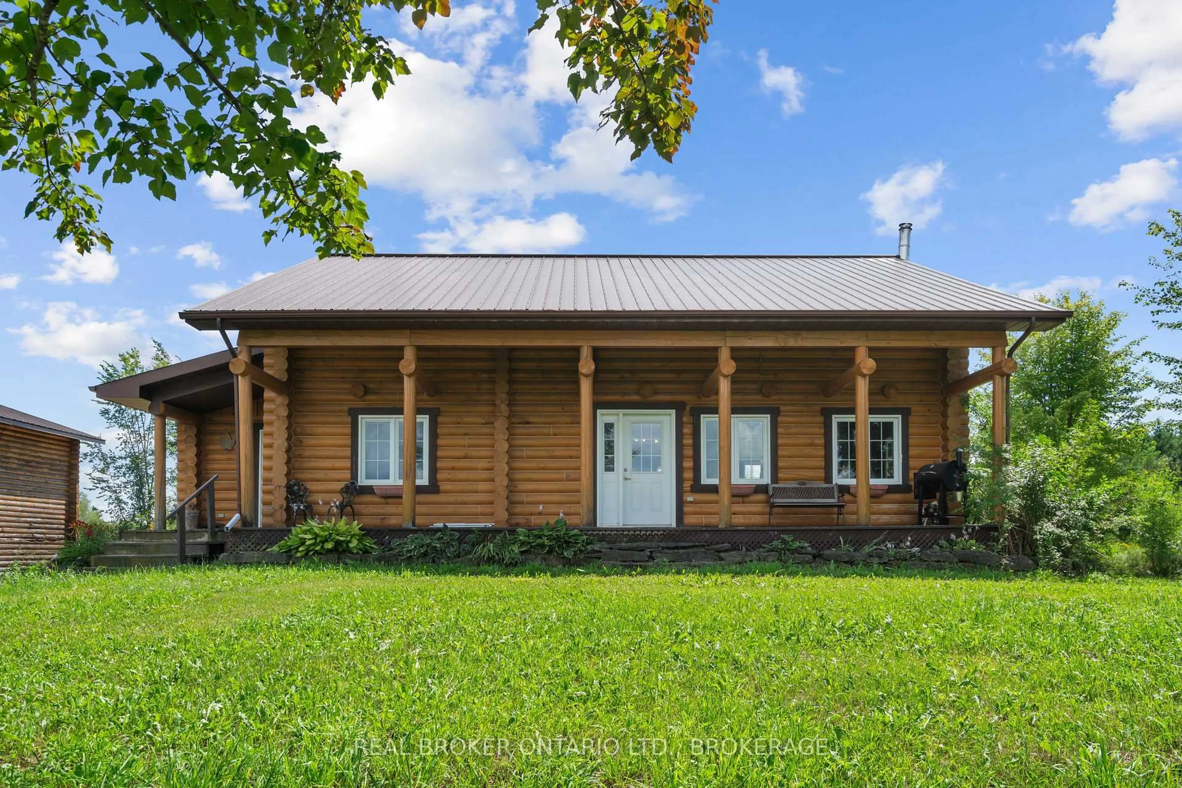 Home with vinyl exterior material, building for 16610 Sixth Line, North Stormont Ontario K7S 3G7