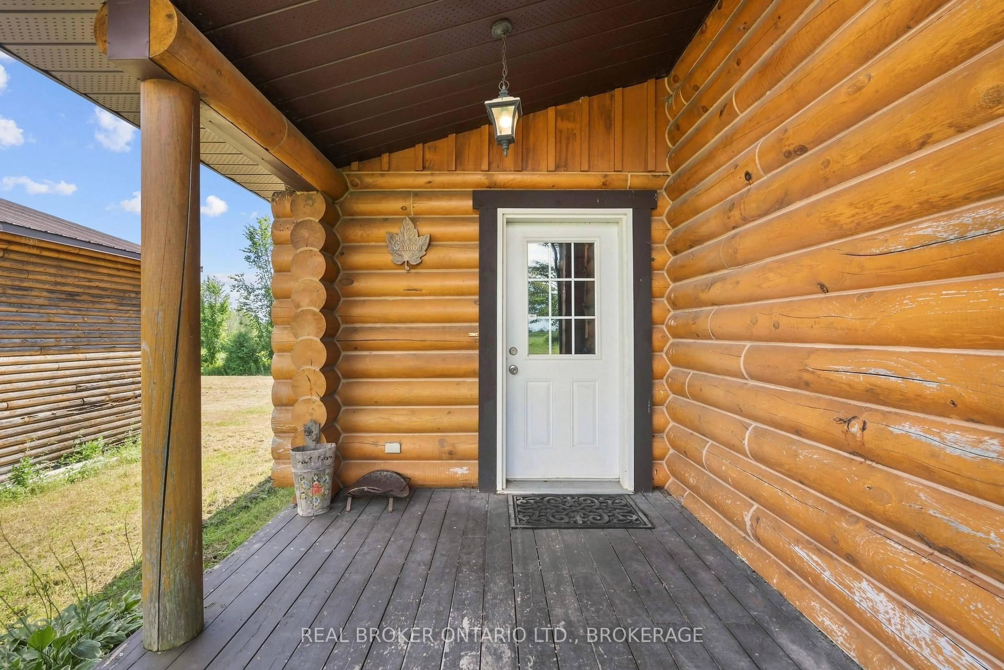 Indoor entryway for 16610 Sixth Line, North Stormont Ontario K7S 3G7