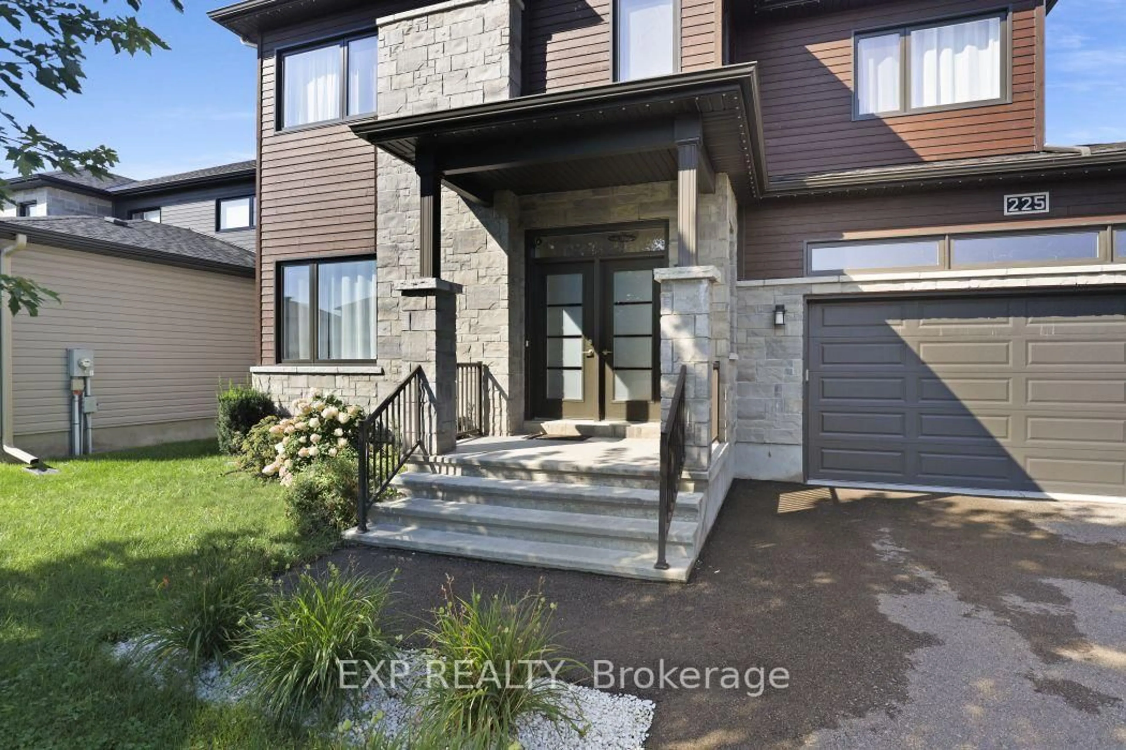 Home with brick exterior material, street for 225 Sunset Cres, Russell Ontario K4R 0E5