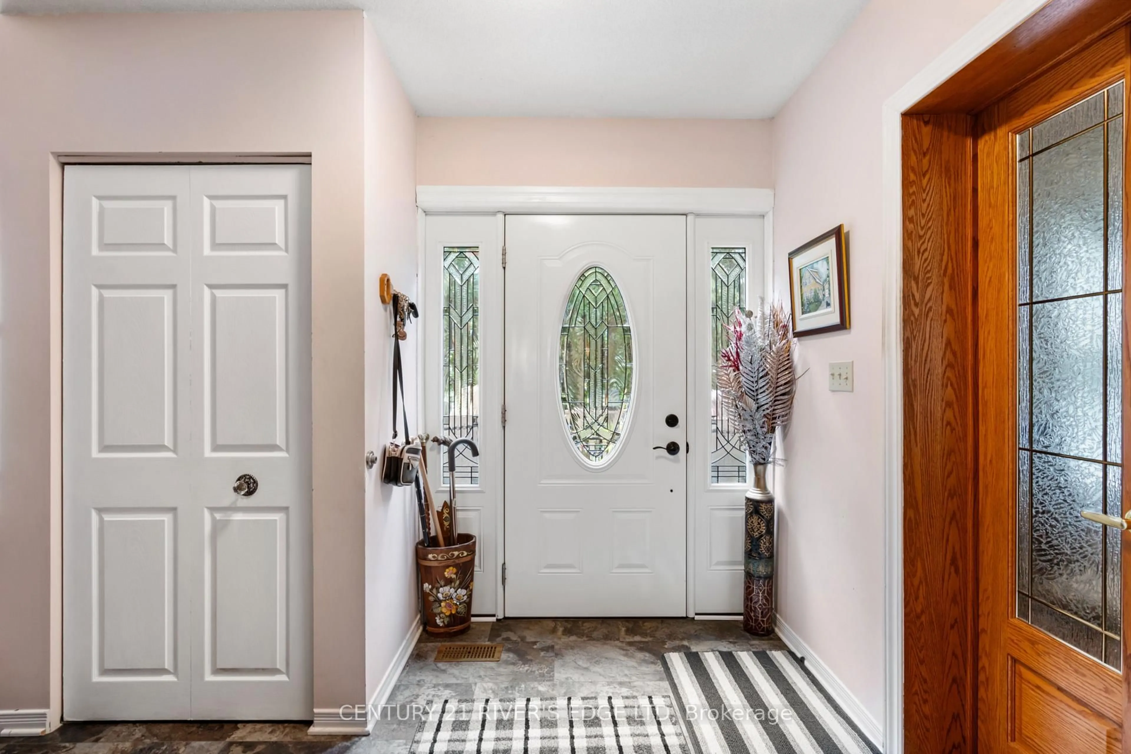 Indoor entryway for 8491 County Rd 7 Rd, Elizabethtown-Kitley Ontario K0E 1A0