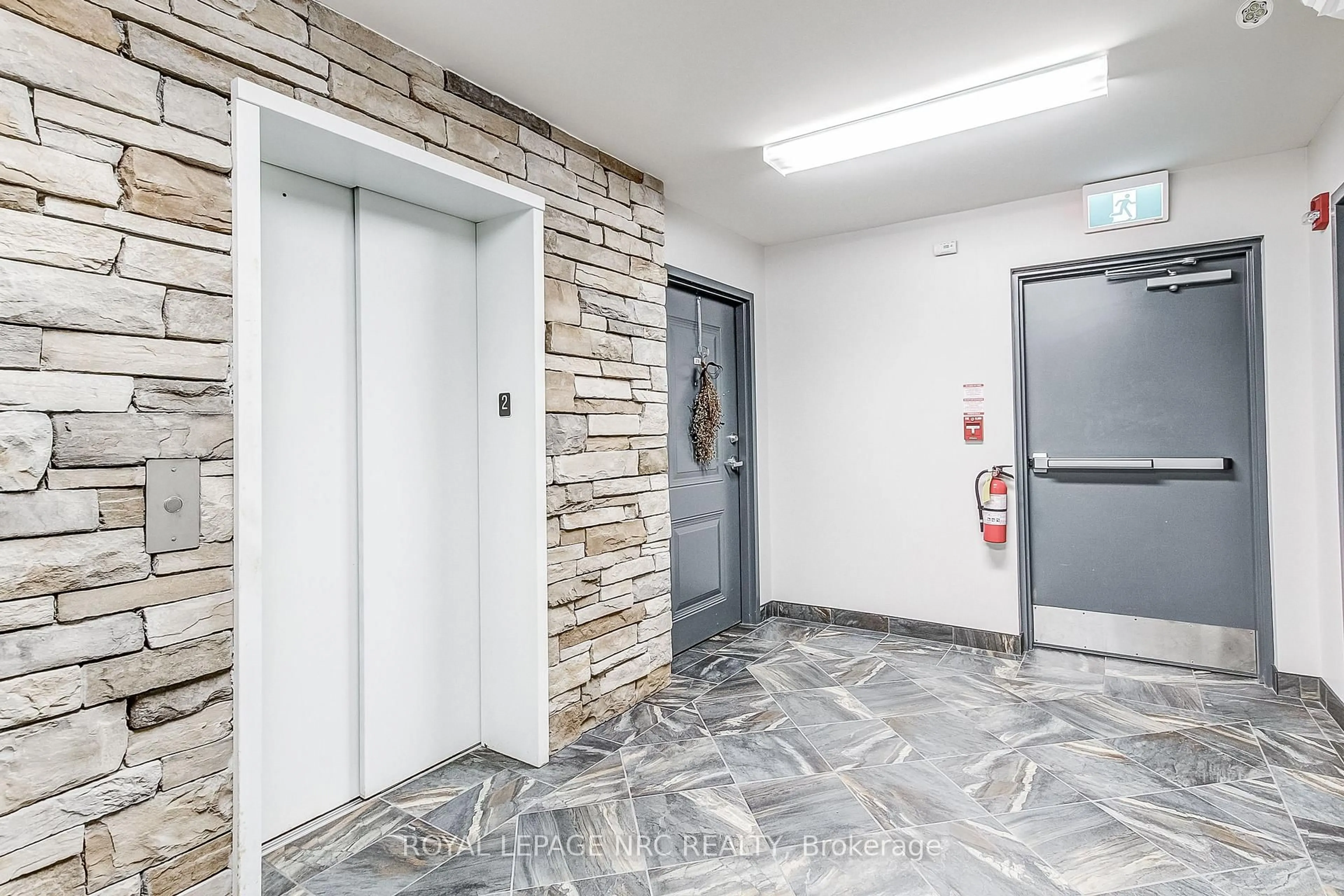 Indoor foyer for 678 Line 2 Rd #211, Niagara-on-the-Lake Ontario L0S 1T0