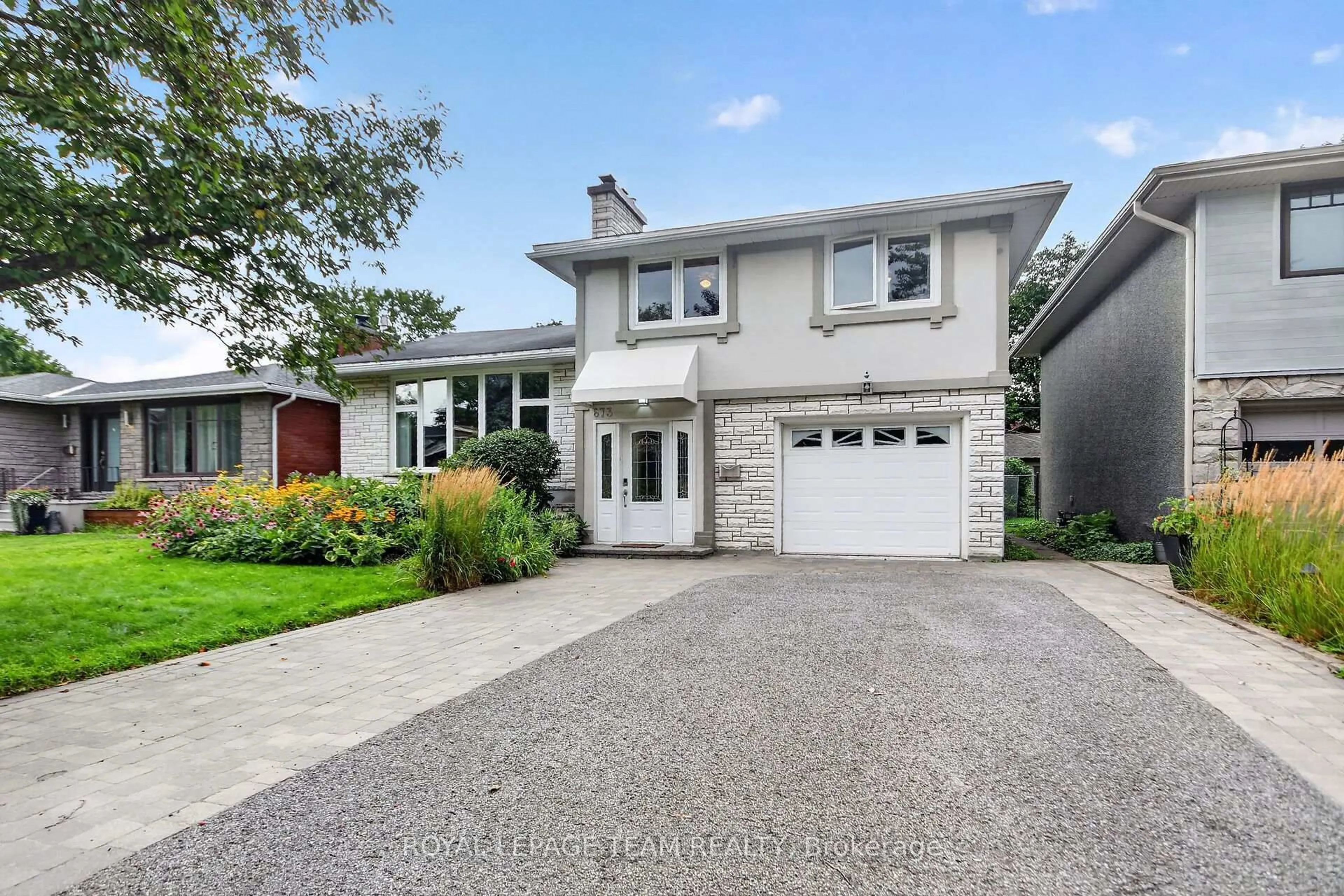 Home with vinyl exterior material, street for 673 Golden Ave, Ottawa Ontario K2A 2G3