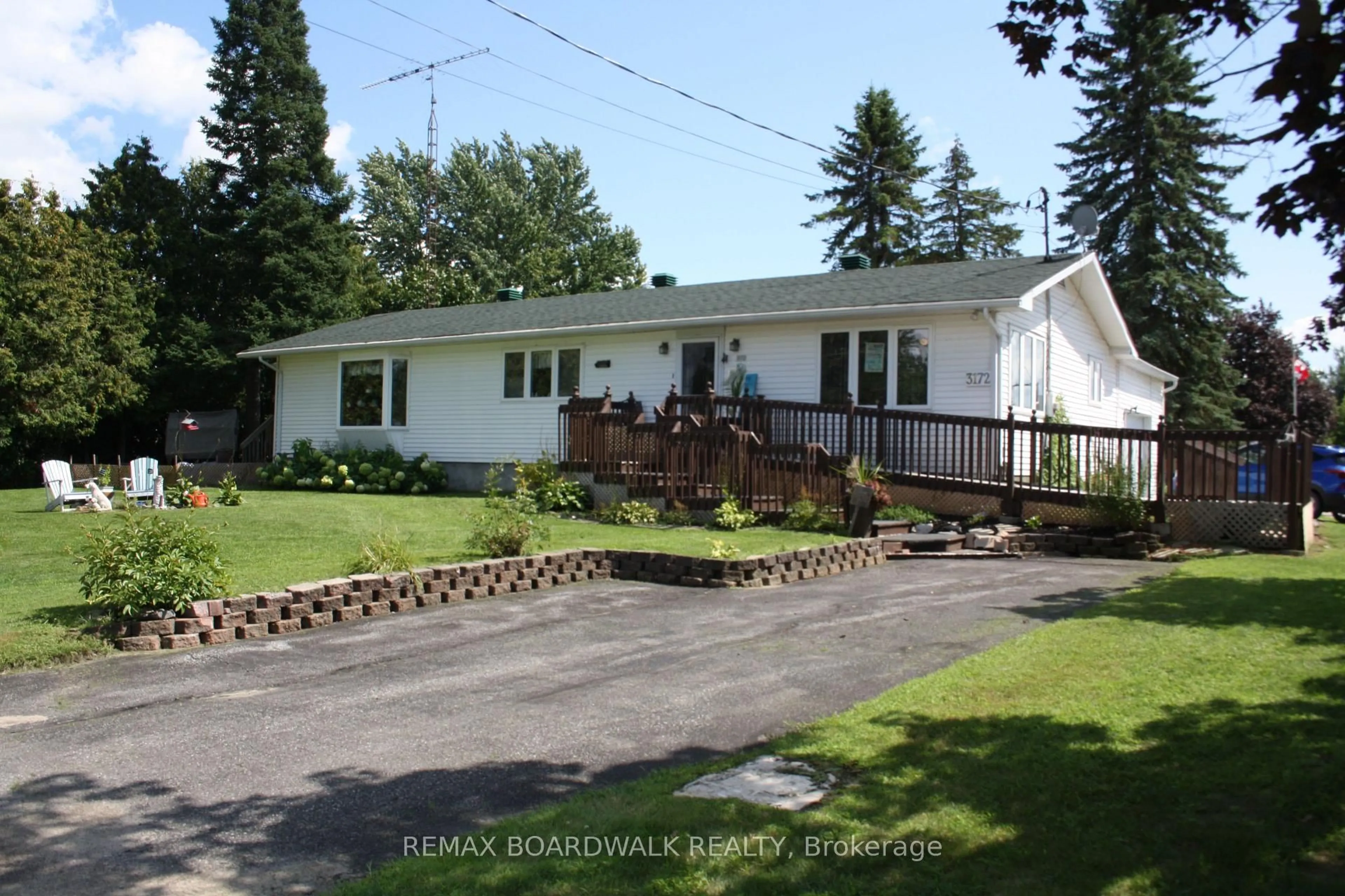 A pic from outside/outdoor area/front of a property/back of a property/a pic from drone, street for 3172 Rue Principale St, Alfred and Plantagenet Ontario K0A 3K0