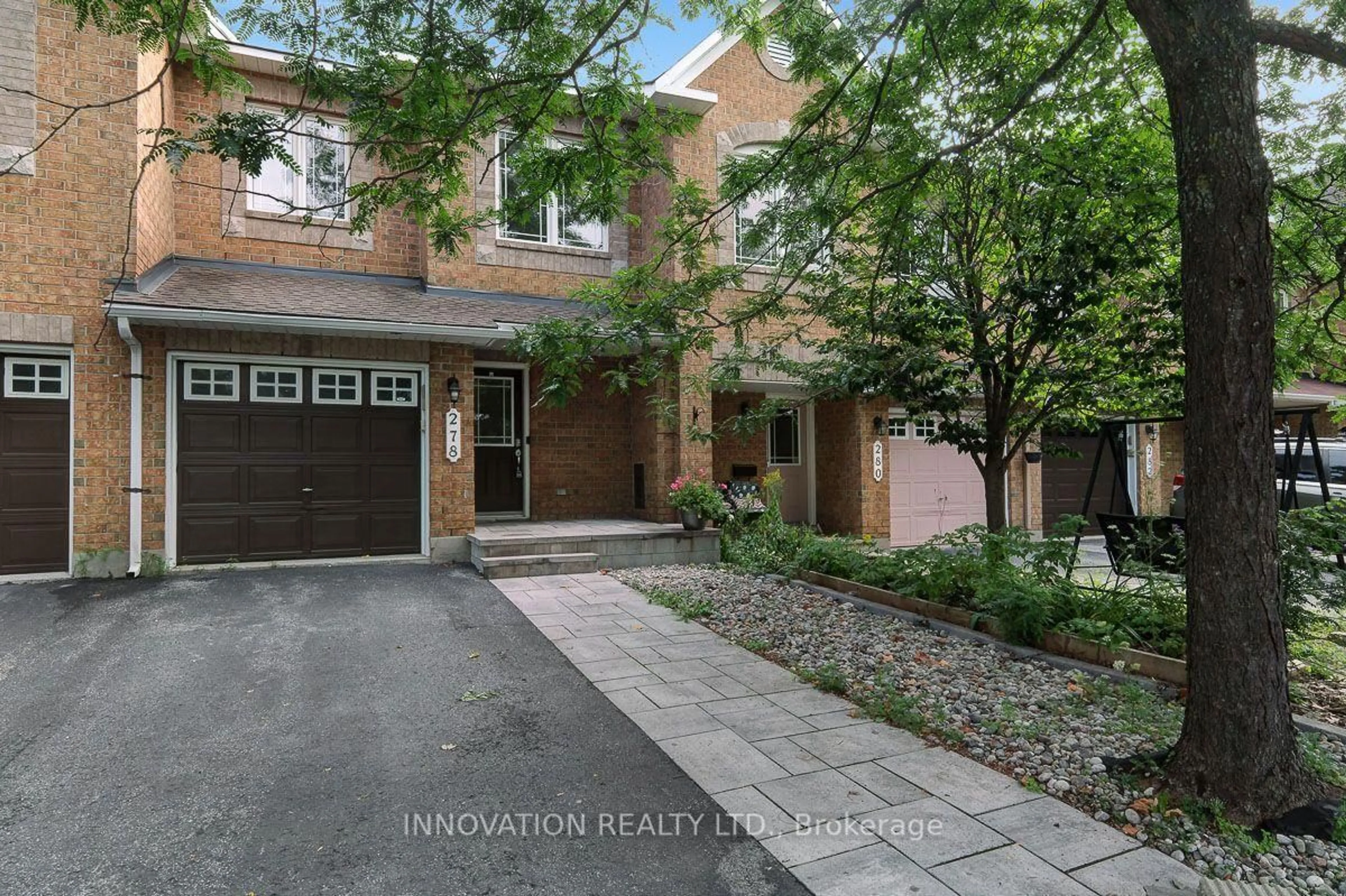 Indoor entryway for 278 Forestbrook St, Ottawa Ontario K2K 0B5