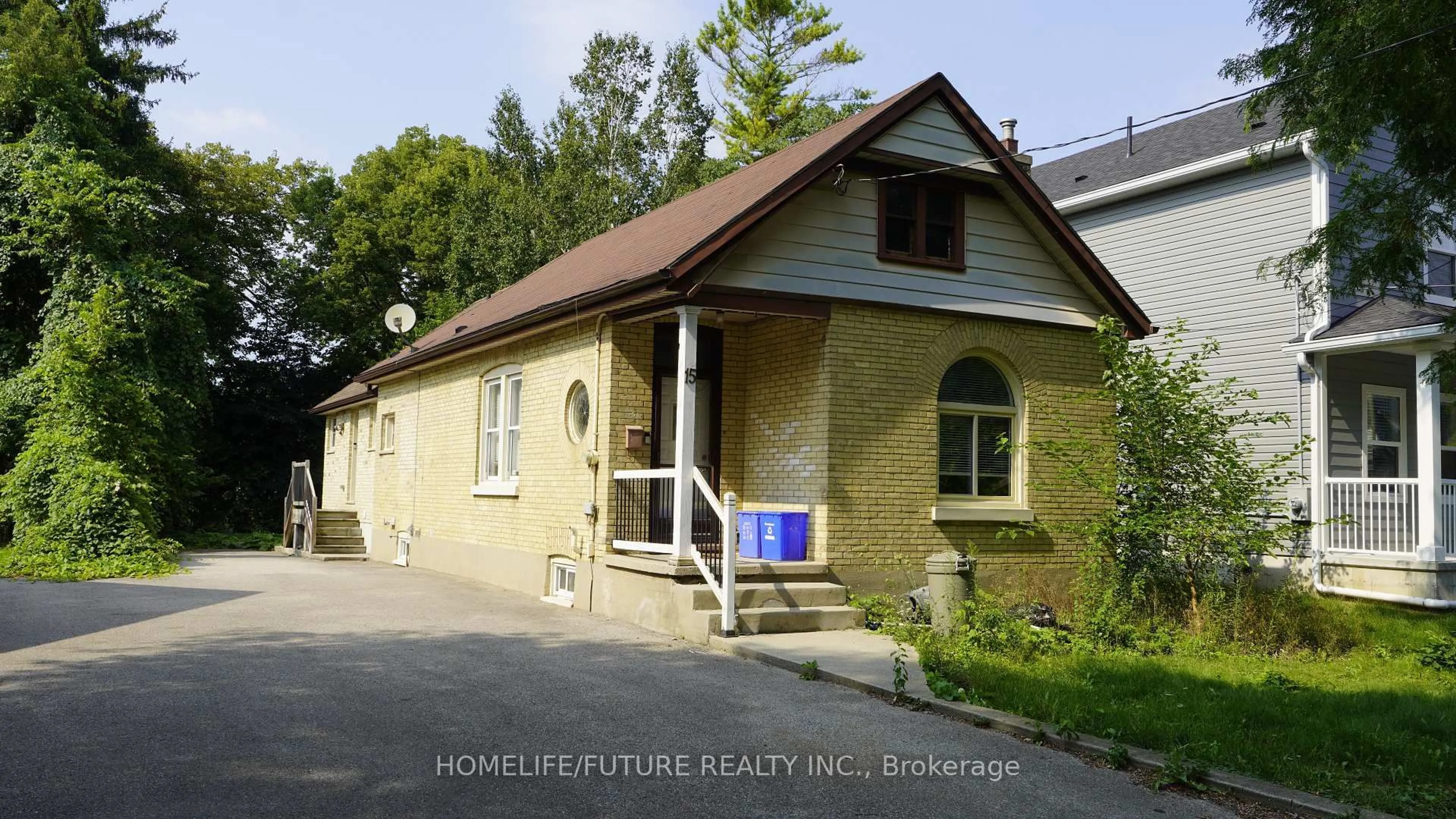 Unknown for 15 Charles St, London North Ontario N6H 1H1