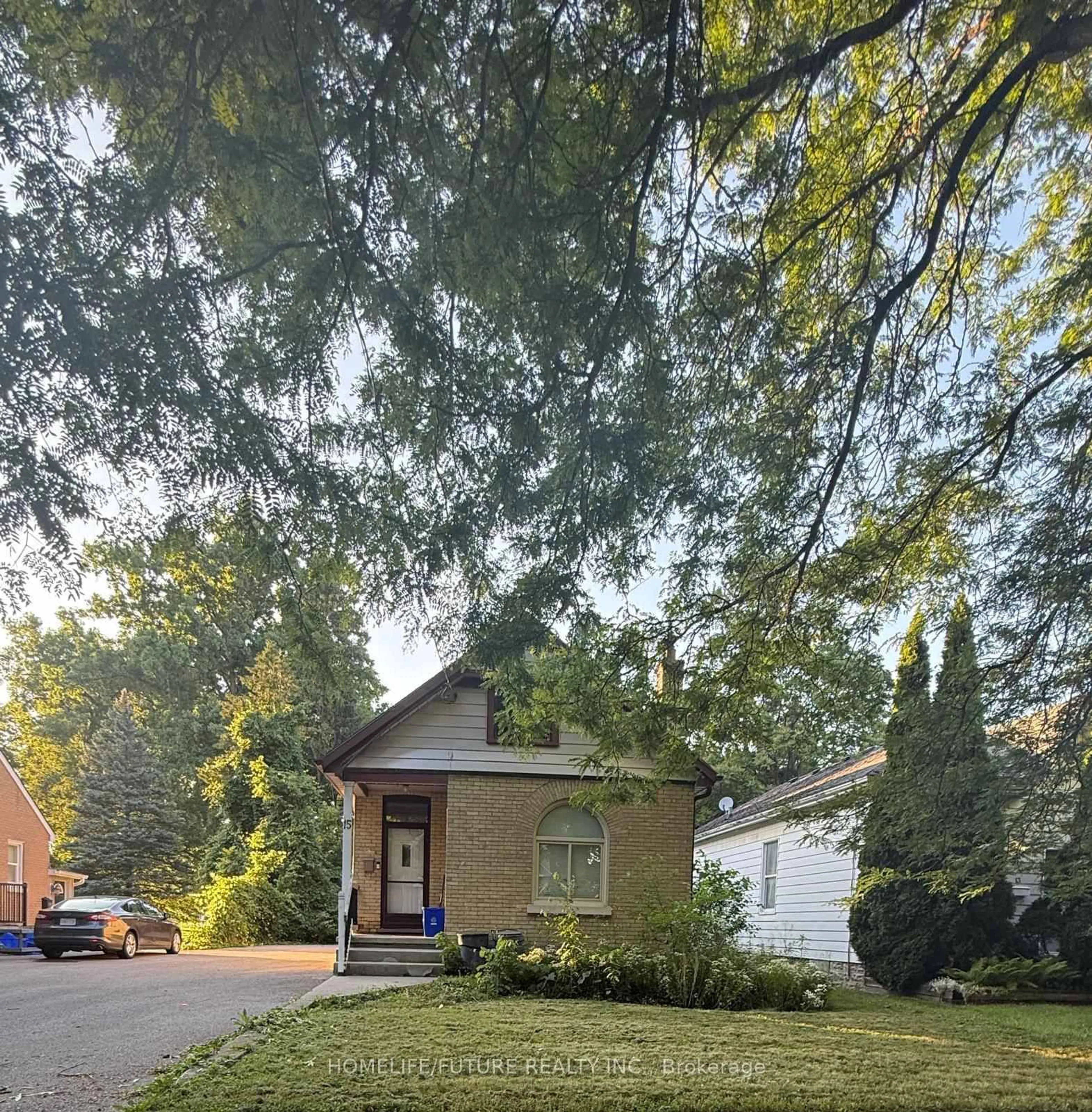 Unknown for 15 Charles St, London North Ontario N6H 1H1