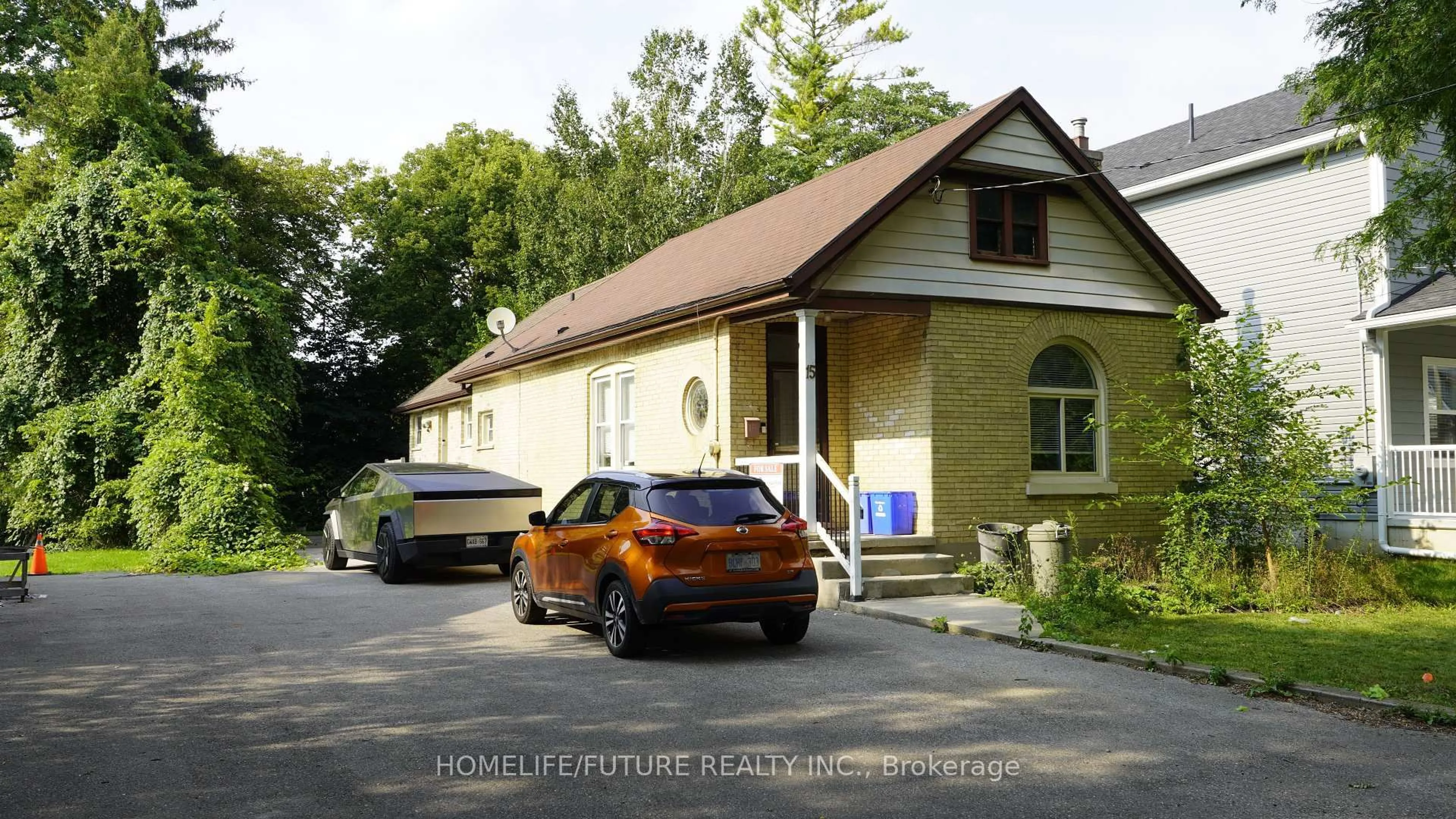 Unknown for 15 Charles St, London North Ontario N6H 1H1