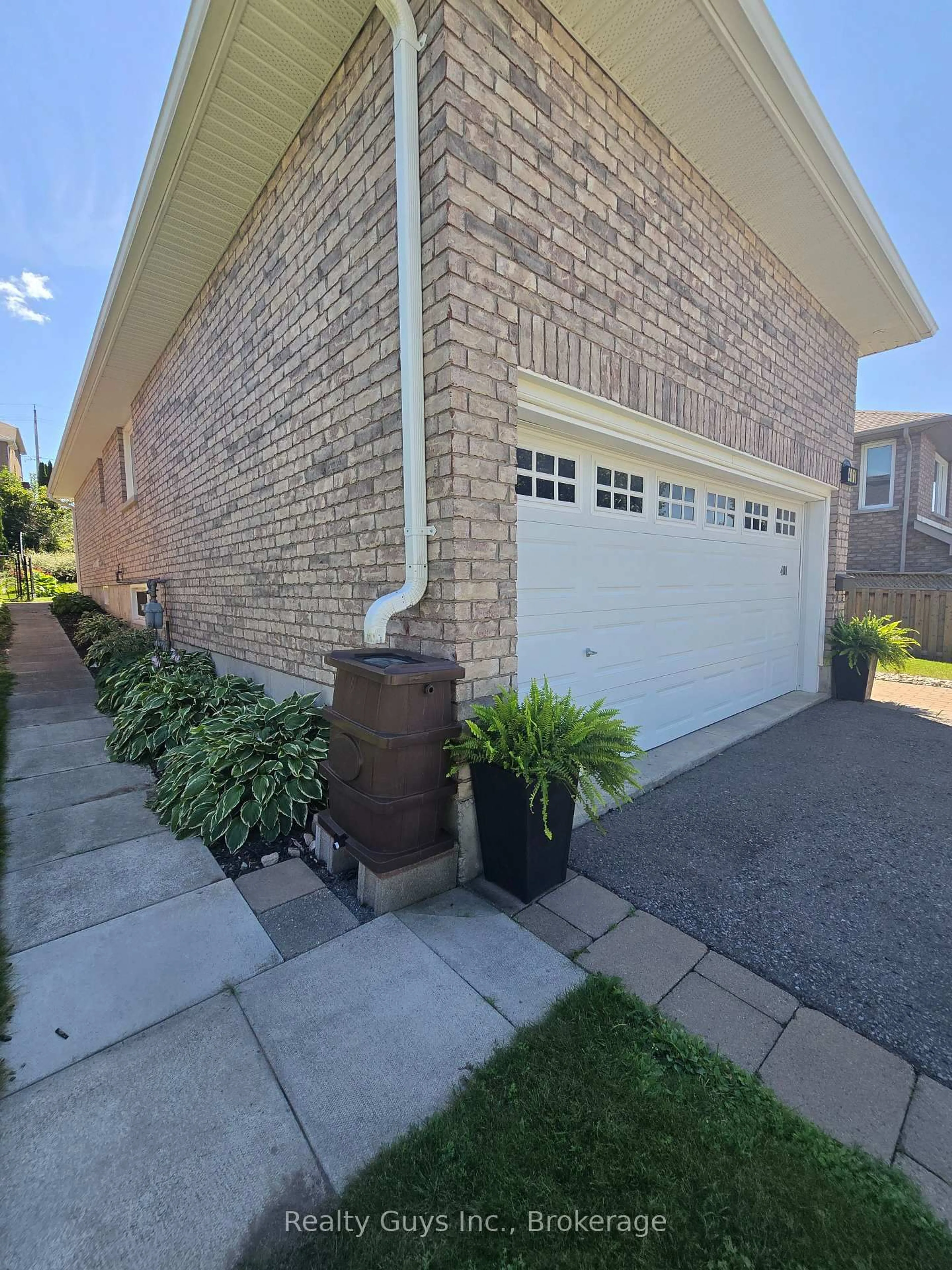 Home with brick exterior material, street for 401 Bianco Cres, Peterborough Ontario K9K 0A3