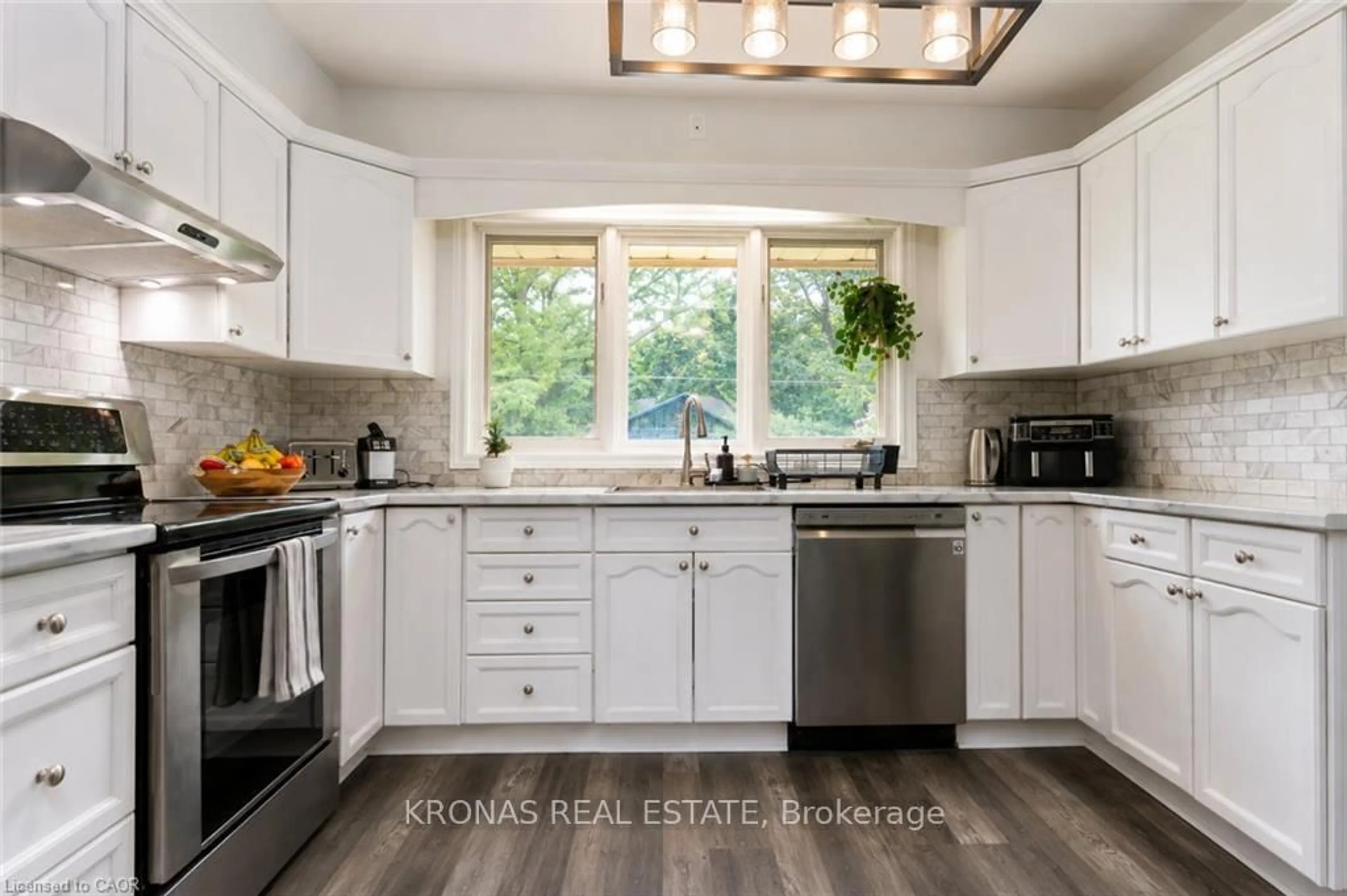 Open concept kitchen, unknown for 119 Seneca Dr, Hamilton Ontario L9G 3B7