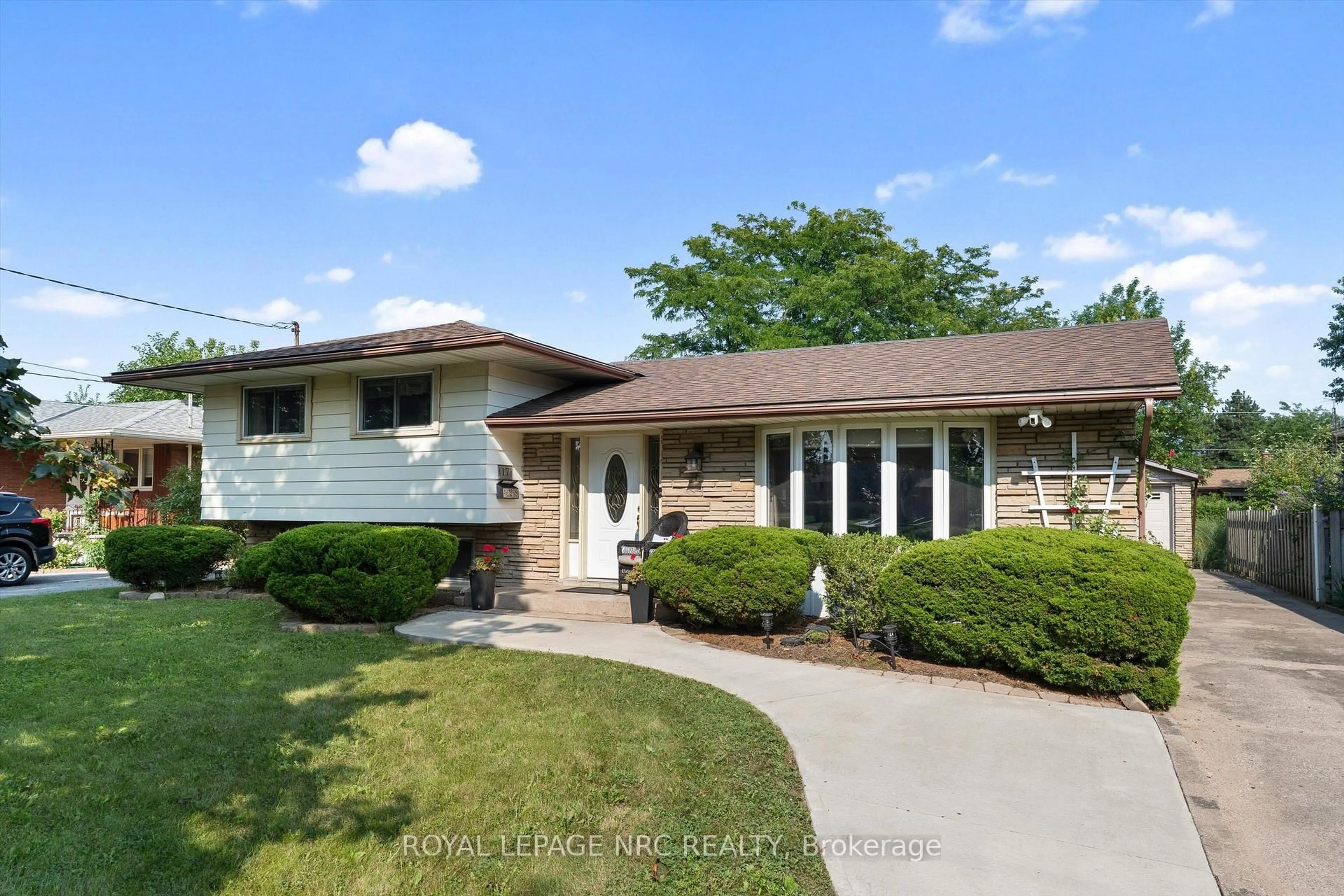 Home with vinyl exterior material, street for 17 Joanna Dr, St. Catharines Ontario L2N 1V1