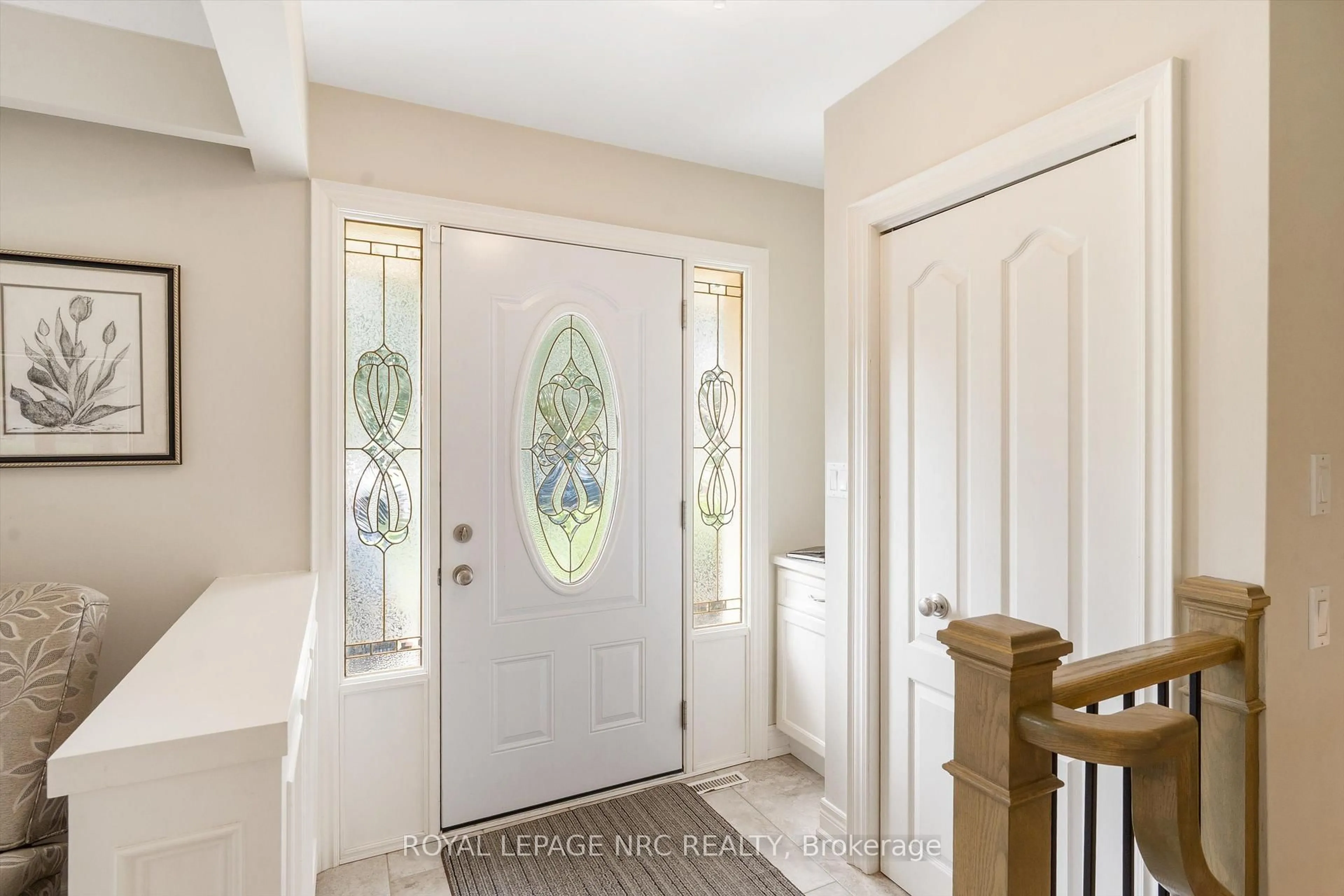 Indoor entryway for 17 Joanna Dr, St. Catharines Ontario L2N 1V1