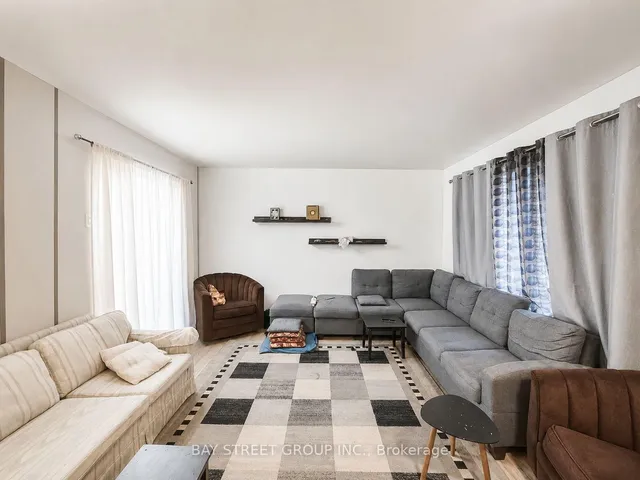 22 ROSAMOND Cres, London South 2