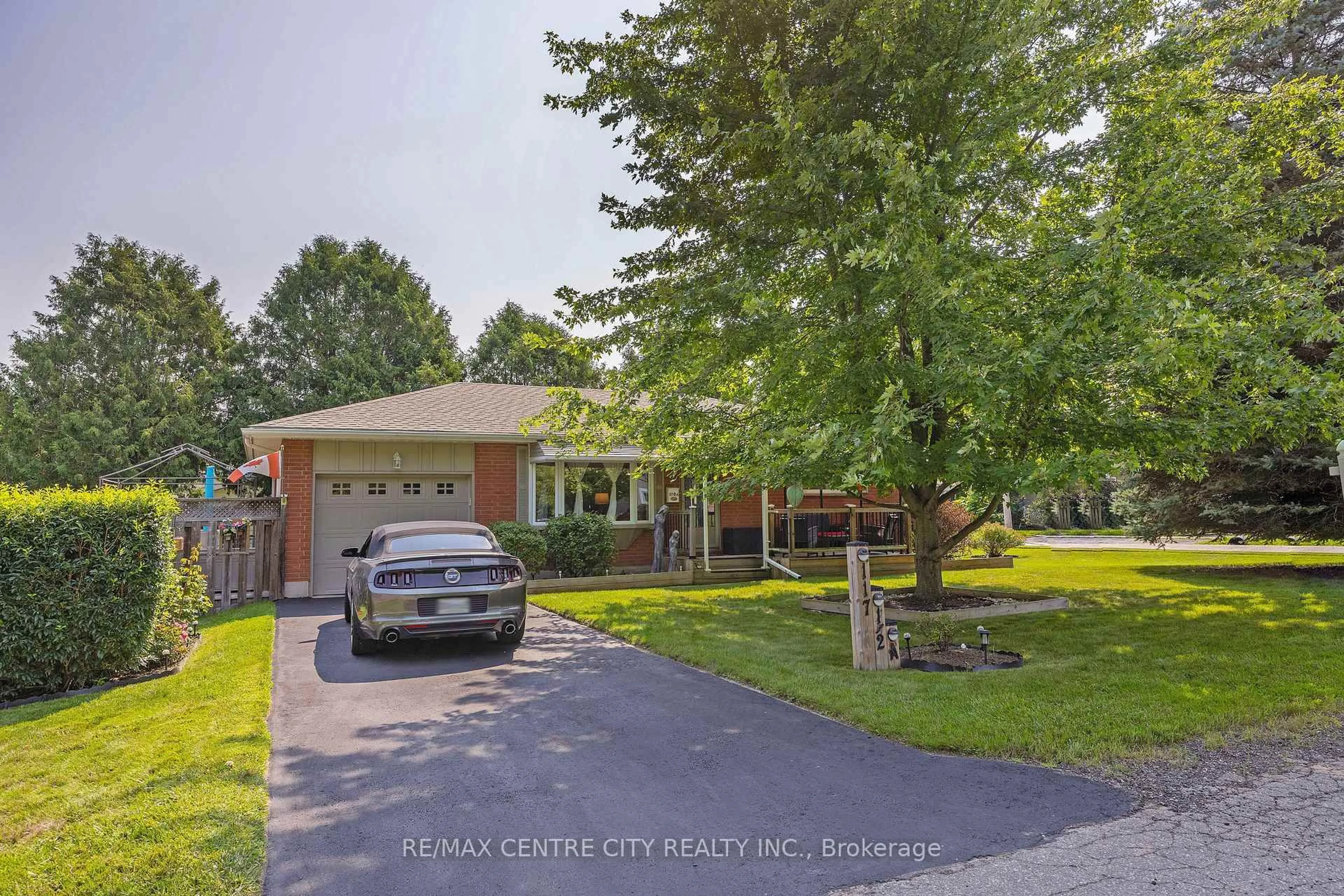 A pic from outside/outdoor area/front of a property/back of a property/a pic from drone, street for 117 1/2 FLORA St, St. Thomas Ontario N5P 2Y1
