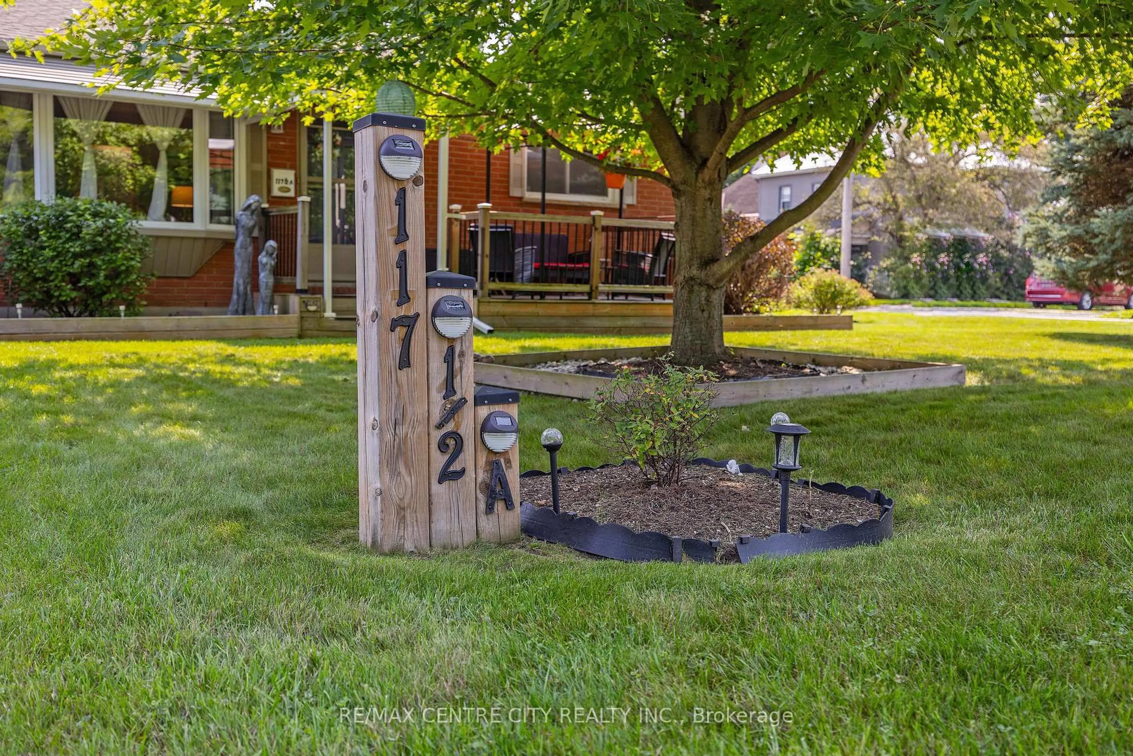 Patio, unknown for 117 1/2 FLORA St, St. Thomas Ontario N5P 2Y1