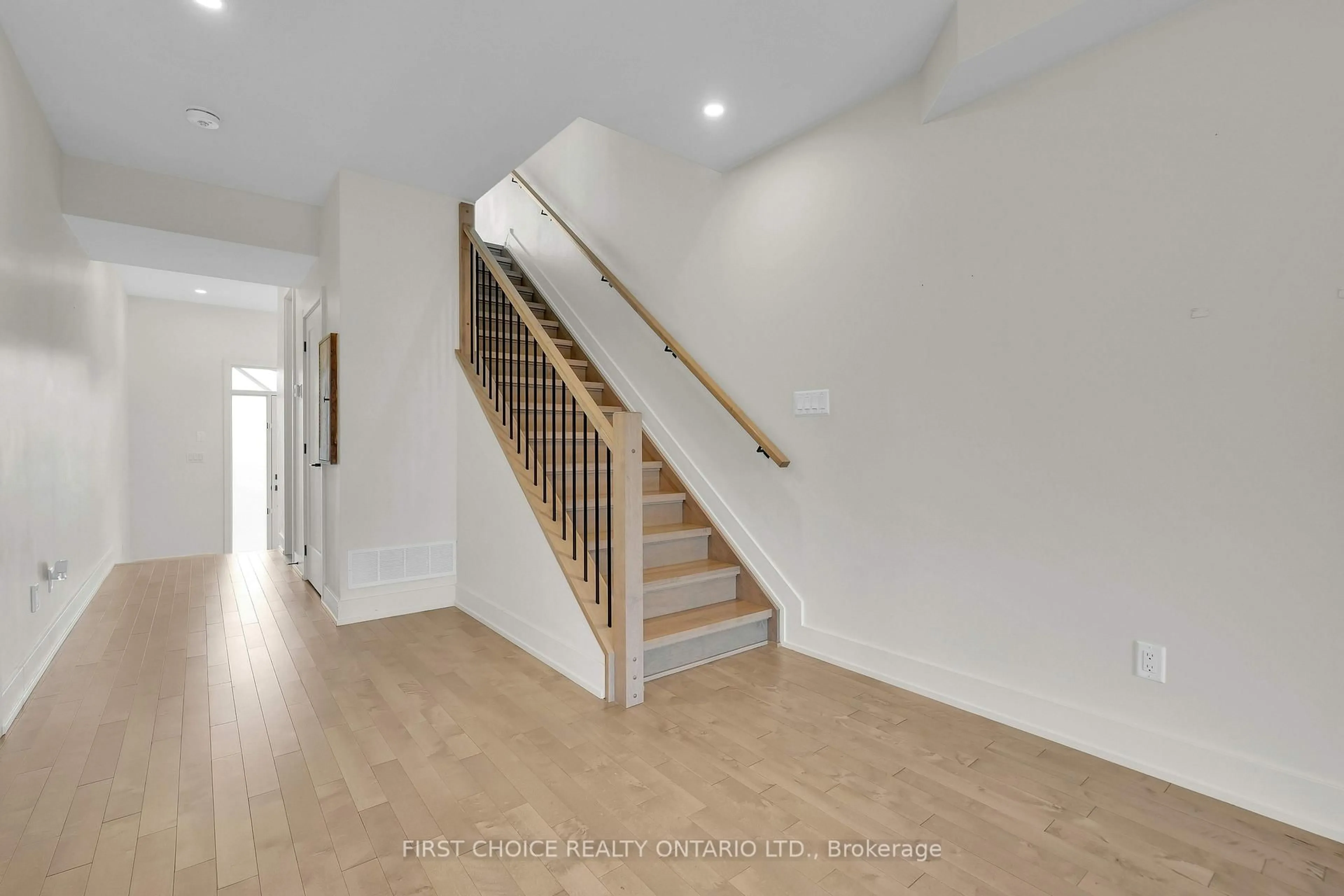 Stairs for 269 Queen Mary St, Ottawa Ontario K1K 1X1