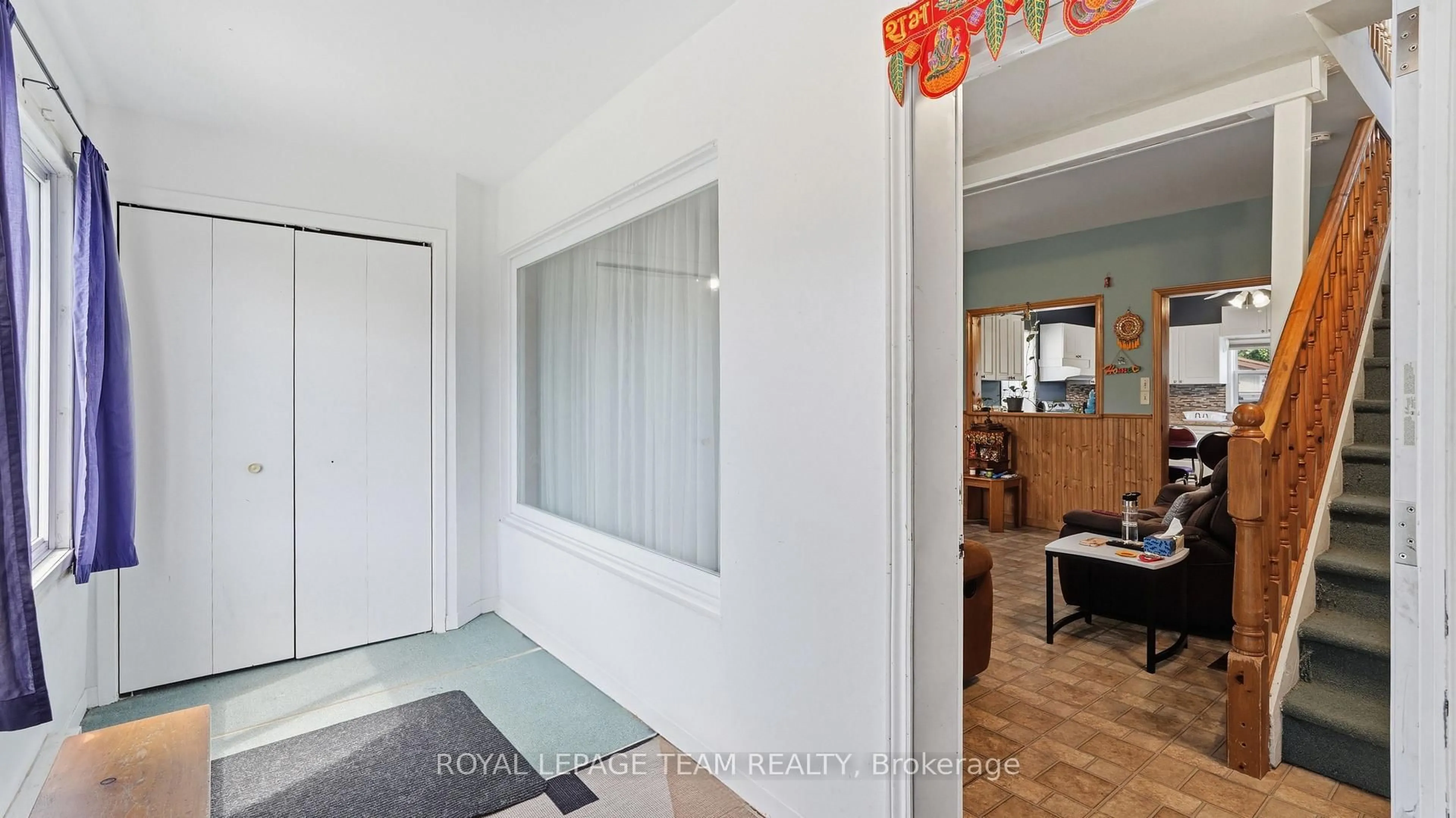 Indoor entryway for 20 1/2 Lawrence Ave, Cornwall Ontario K6H 5R5