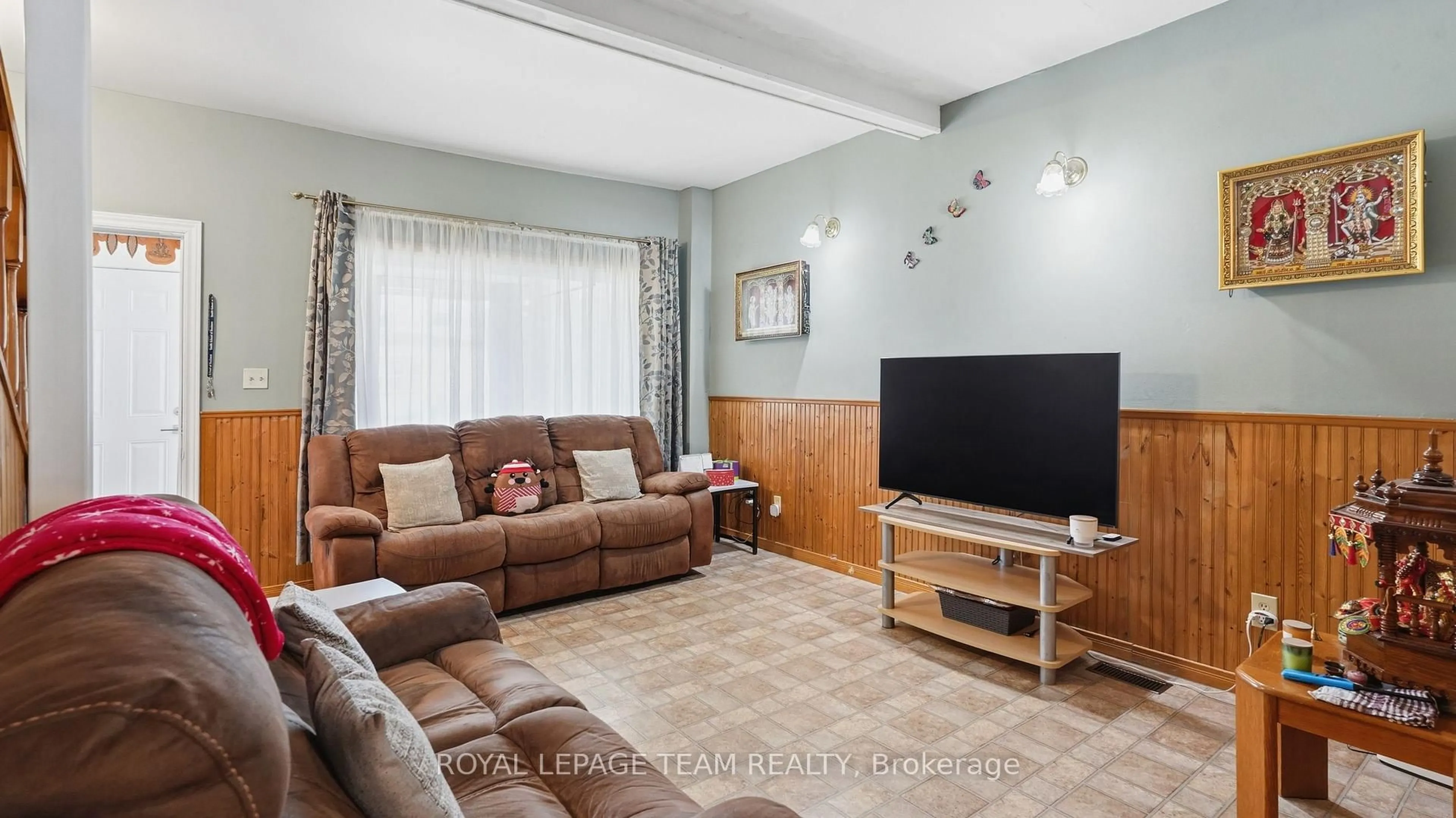 Living room with furniture, unknown for 20 1/2 Lawrence Ave, Cornwall Ontario K6H 5R5