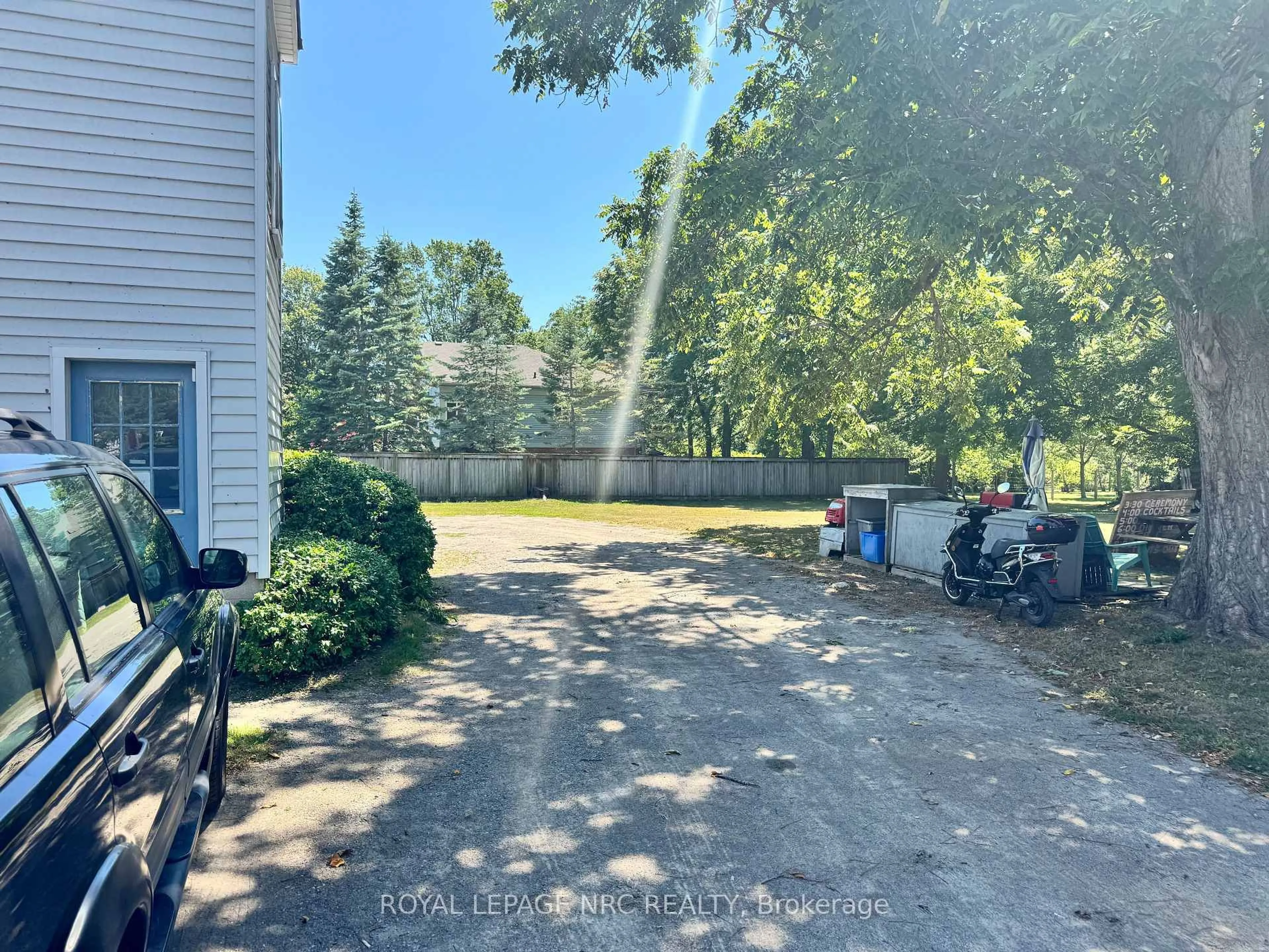 A pic from outside/outdoor area/front of a property/back of a property/a pic from drone, water/lake/river/ocean view for 3993 Wellington Crt, Fort Erie Ontario L0S 1B0