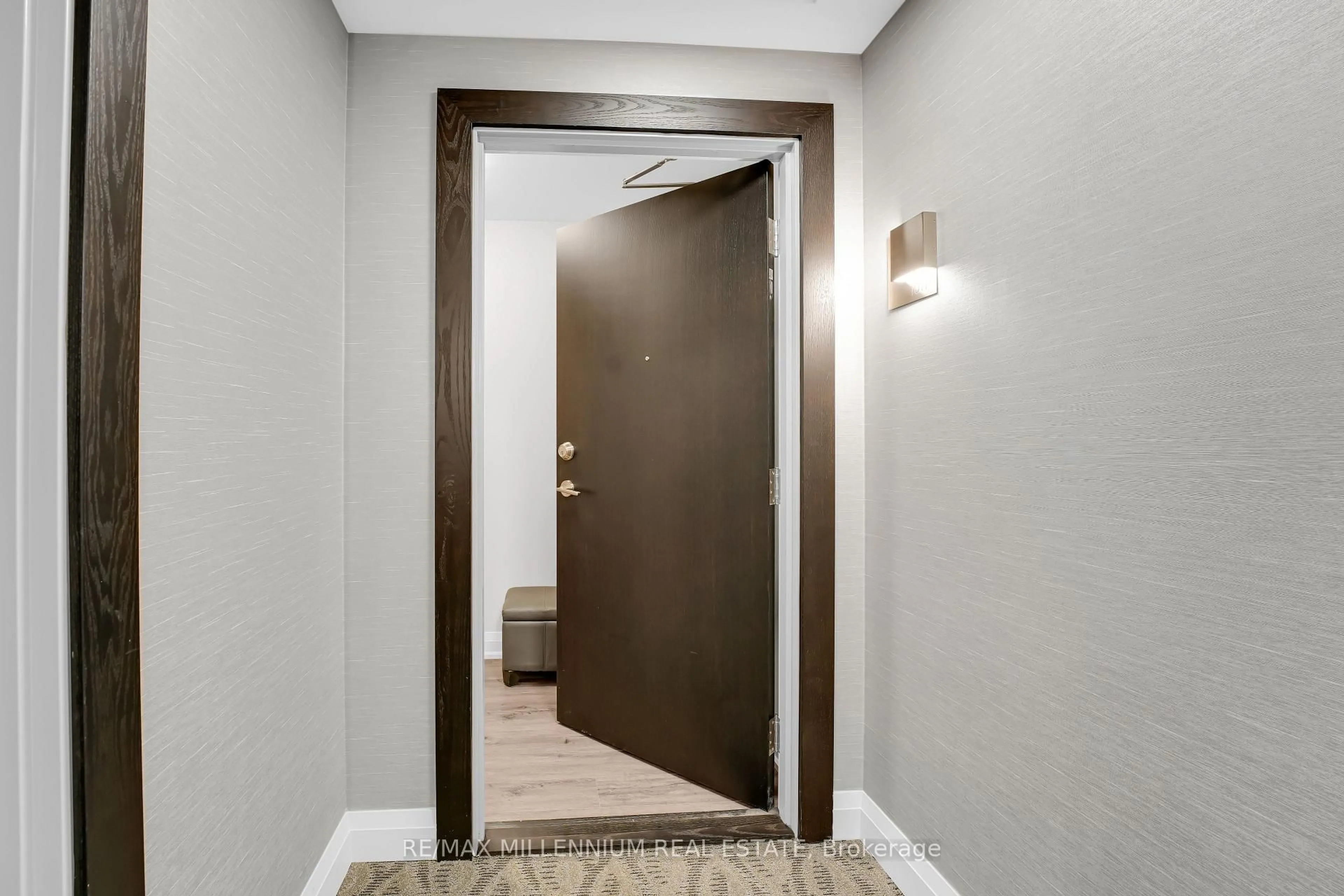 Indoor entryway for 385 Winston Rd #1011, Grimsby Ontario L3M 4E8