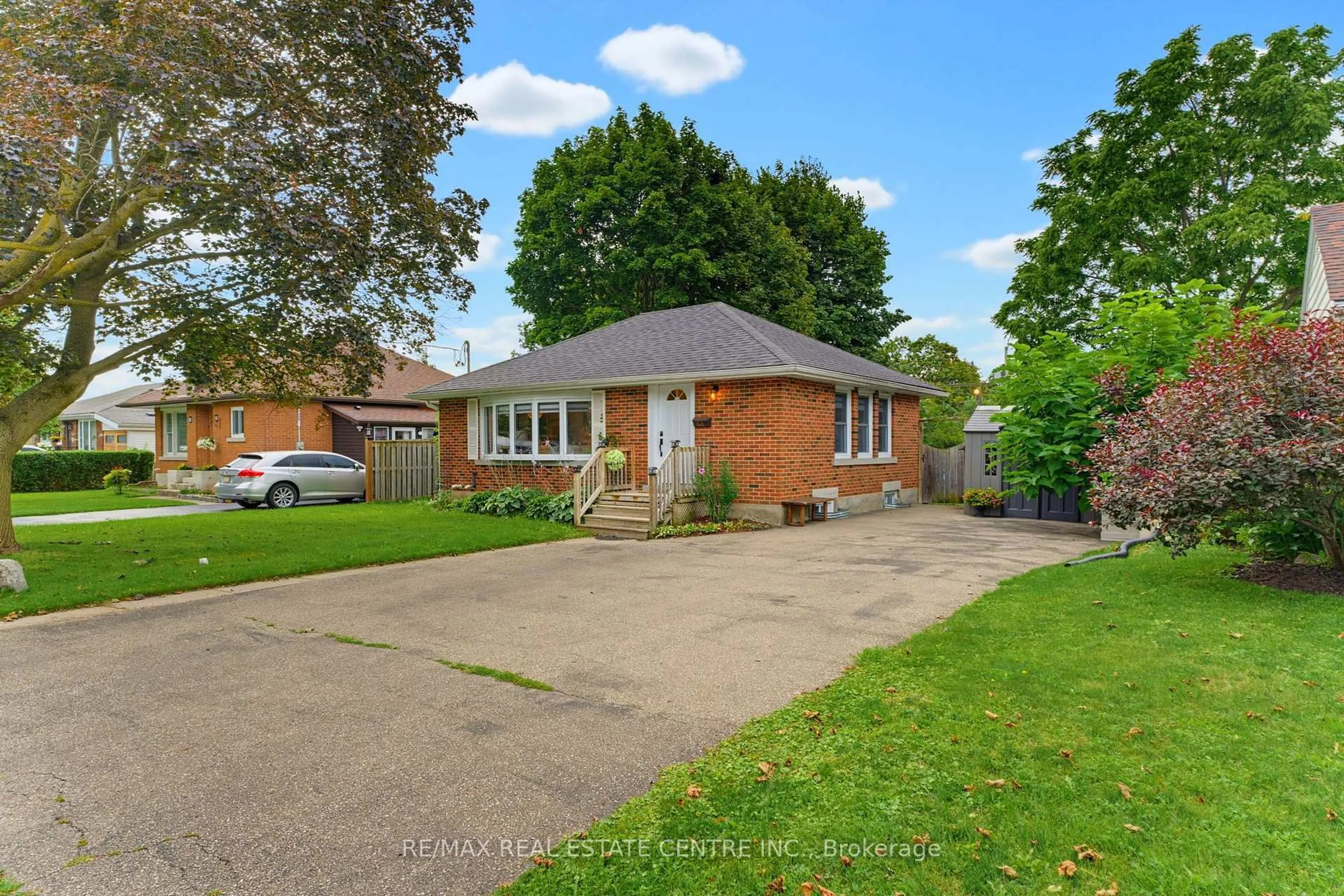 A pic from outside/outdoor area/front of a property/back of a property/a pic from drone, street for 66 Scrimger Ave, Cambridge Ontario N1R 4W3