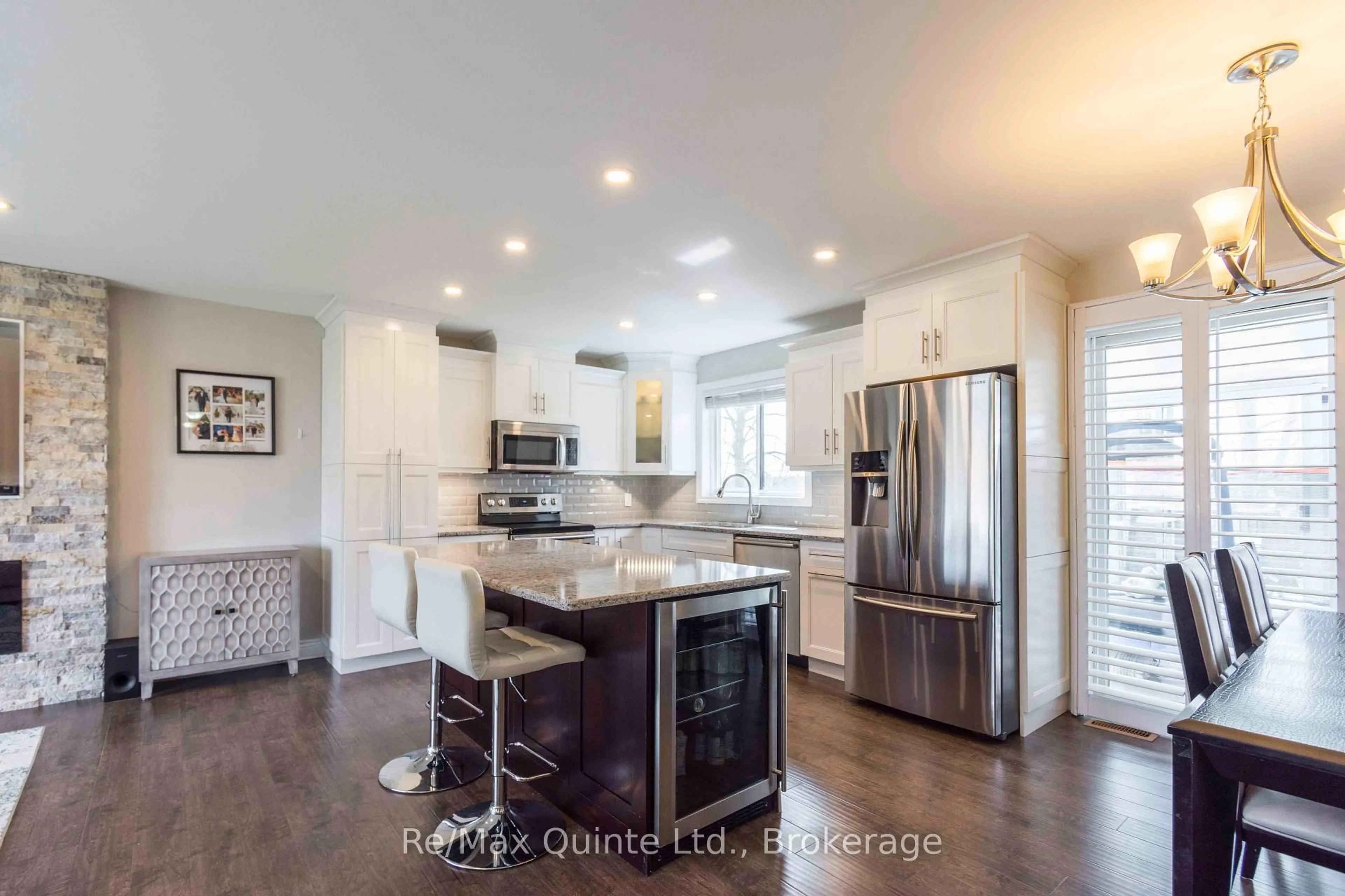 Open concept kitchen, ceramic/tile floor for 43 Frankford Rd, Quinte West Ontario K0K 2B0
