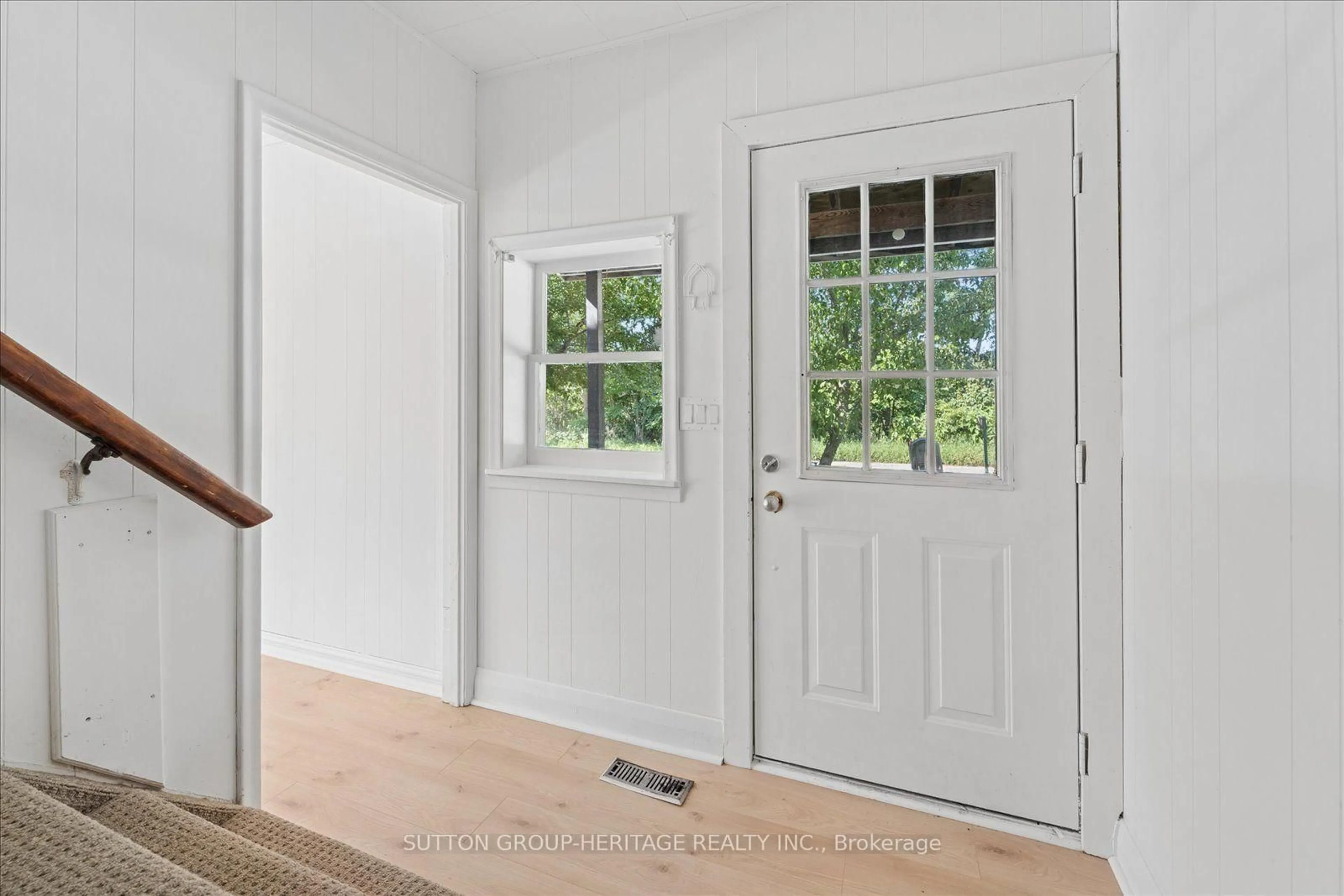 Indoor entryway for 7949 MILL St, Port Hope Ontario L0A 1B0