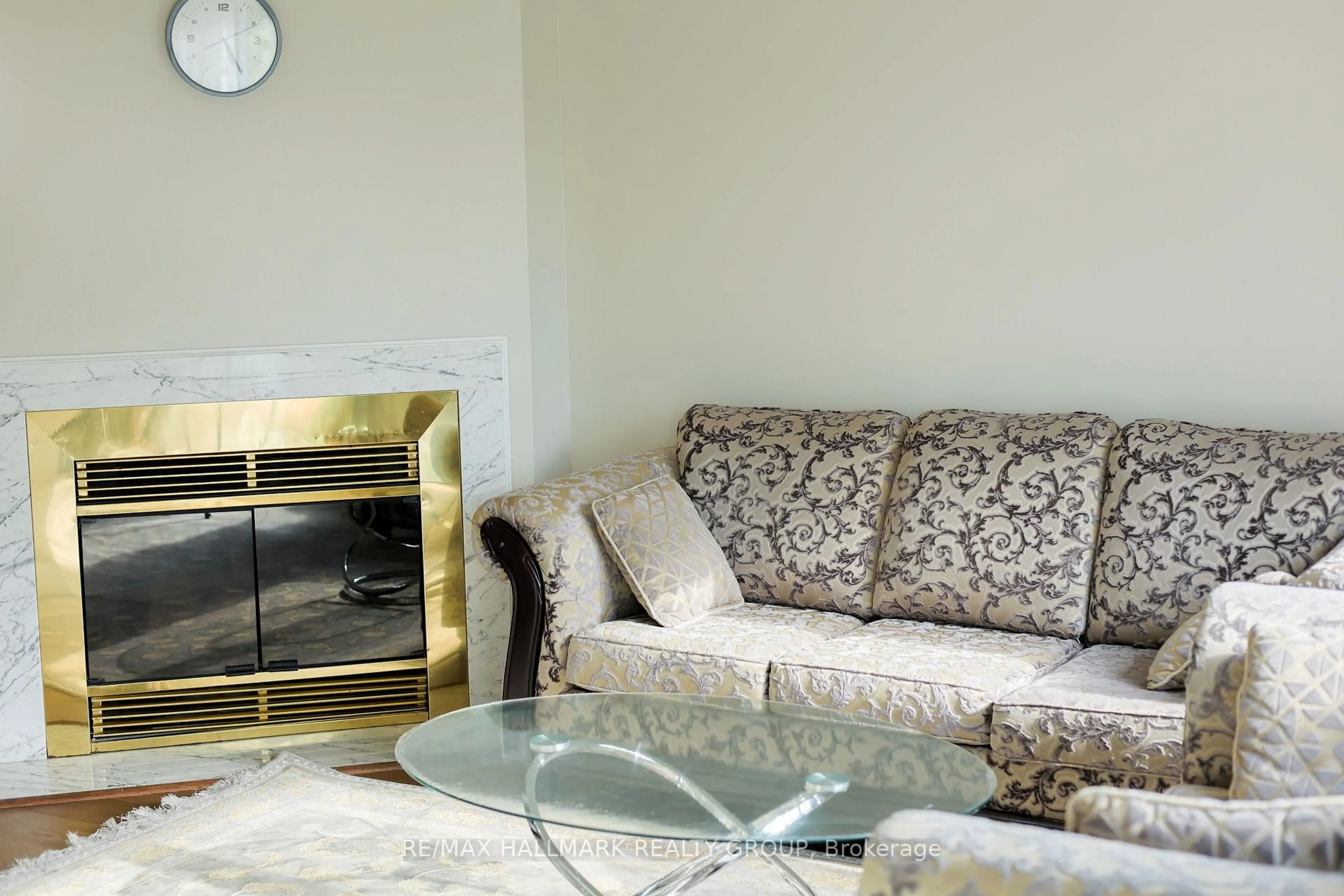 Living room with furniture, unknown for 44 Winnegreen Crt, Ottawa Ontario K1G 5S2