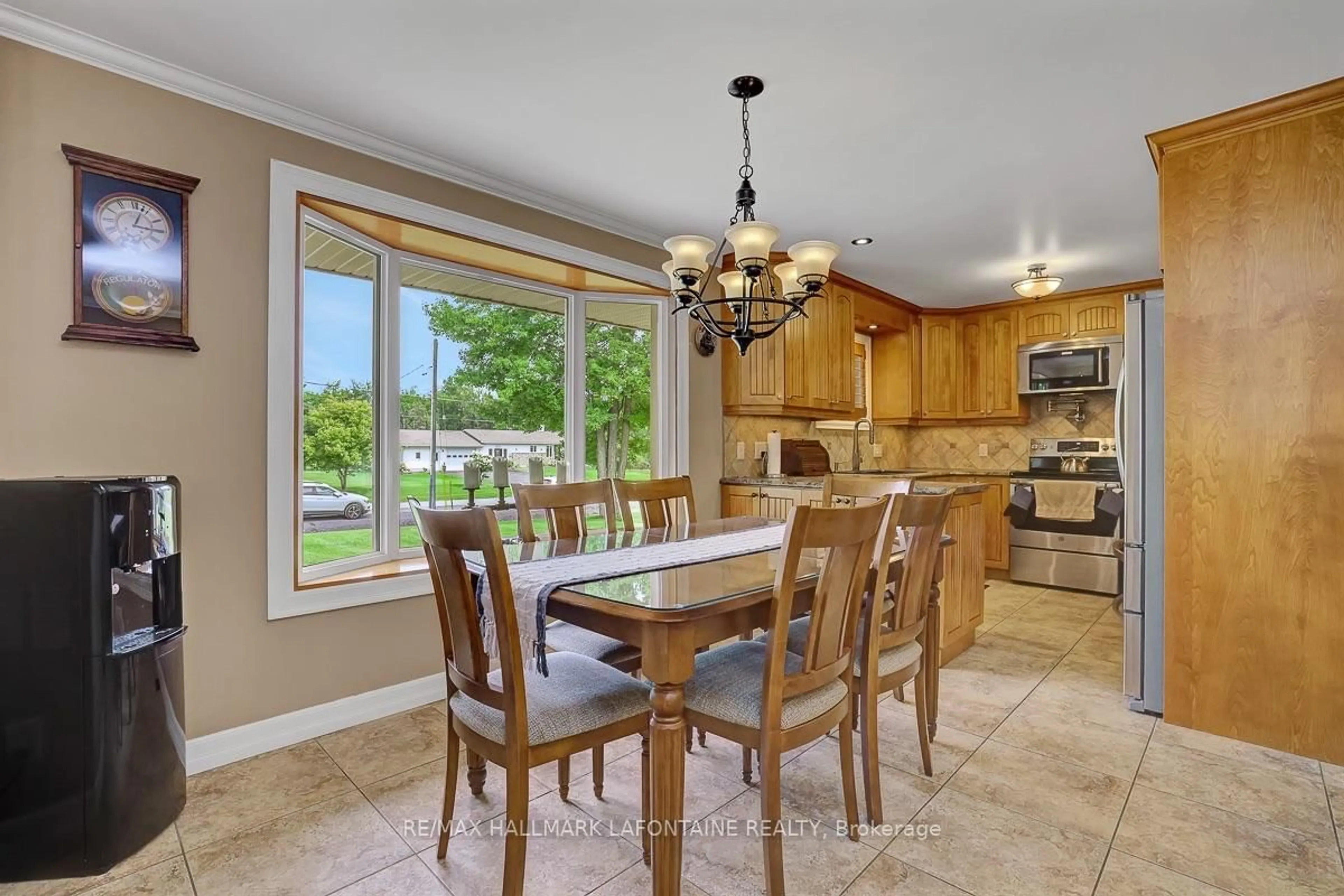 Open concept kitchen, ceramic/tile floor for 2780 Gagne Rd, Clarence-Rockland Ontario K0A 2A0