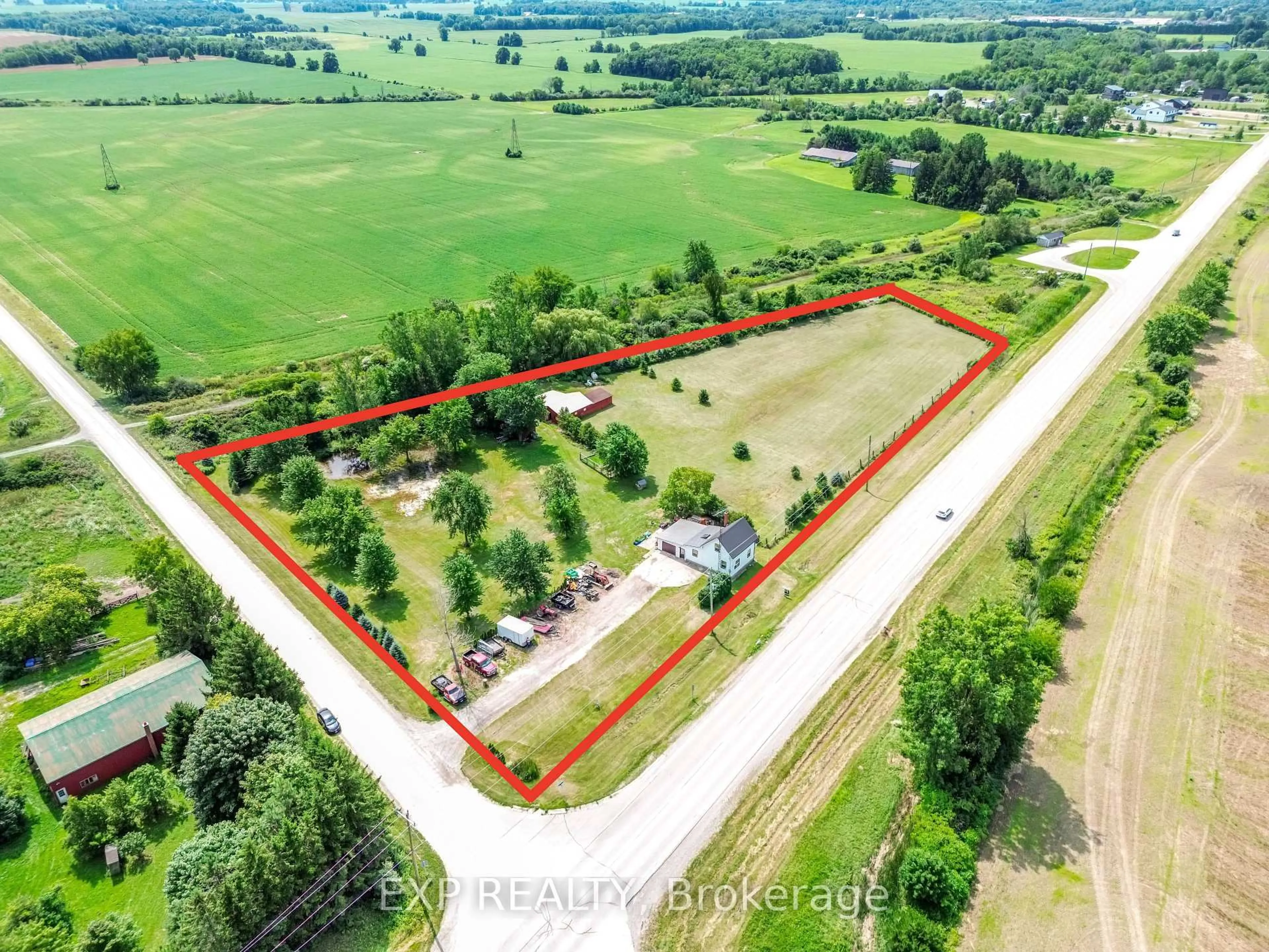 A pic from outside/outdoor area/front of a property/back of a property/a pic from drone, building for 9819 Onieda Rd, Southwold Ontario N0L 2E0