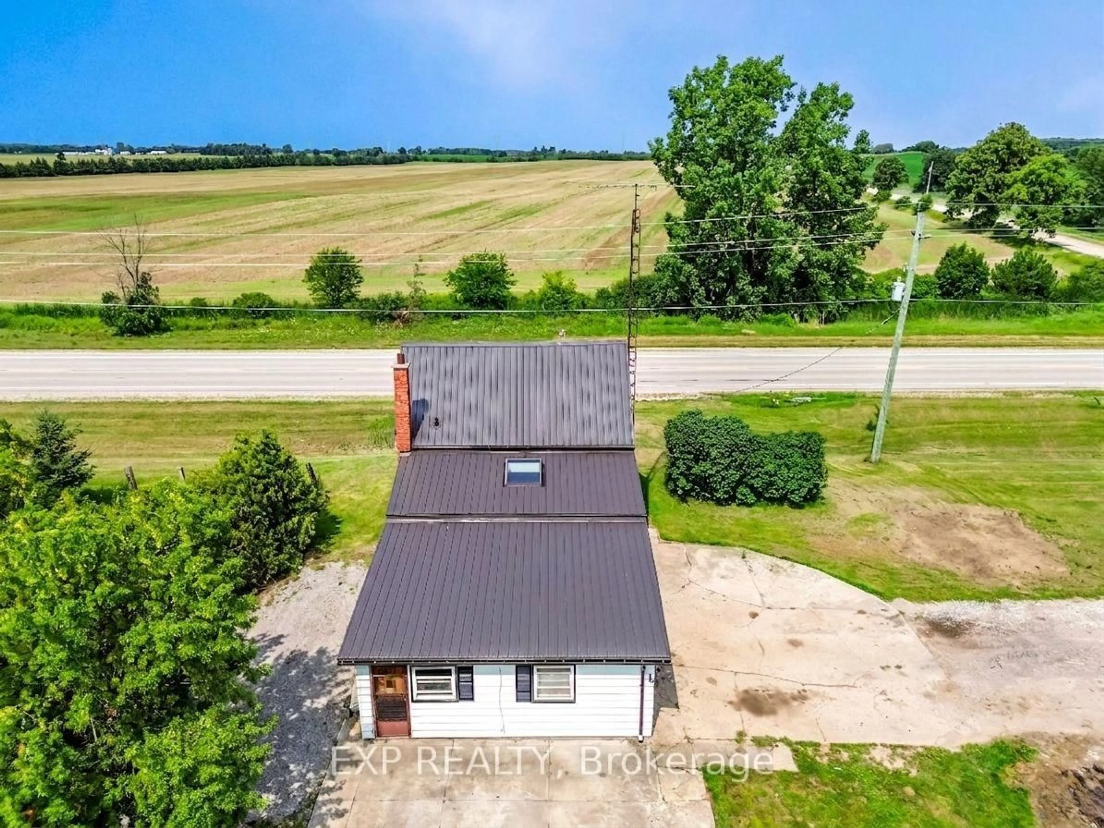 A pic from outside/outdoor area/front of a property/back of a property/a pic from drone, building for 9819 Onieda Rd, Southwold Ontario N0L 2E0
