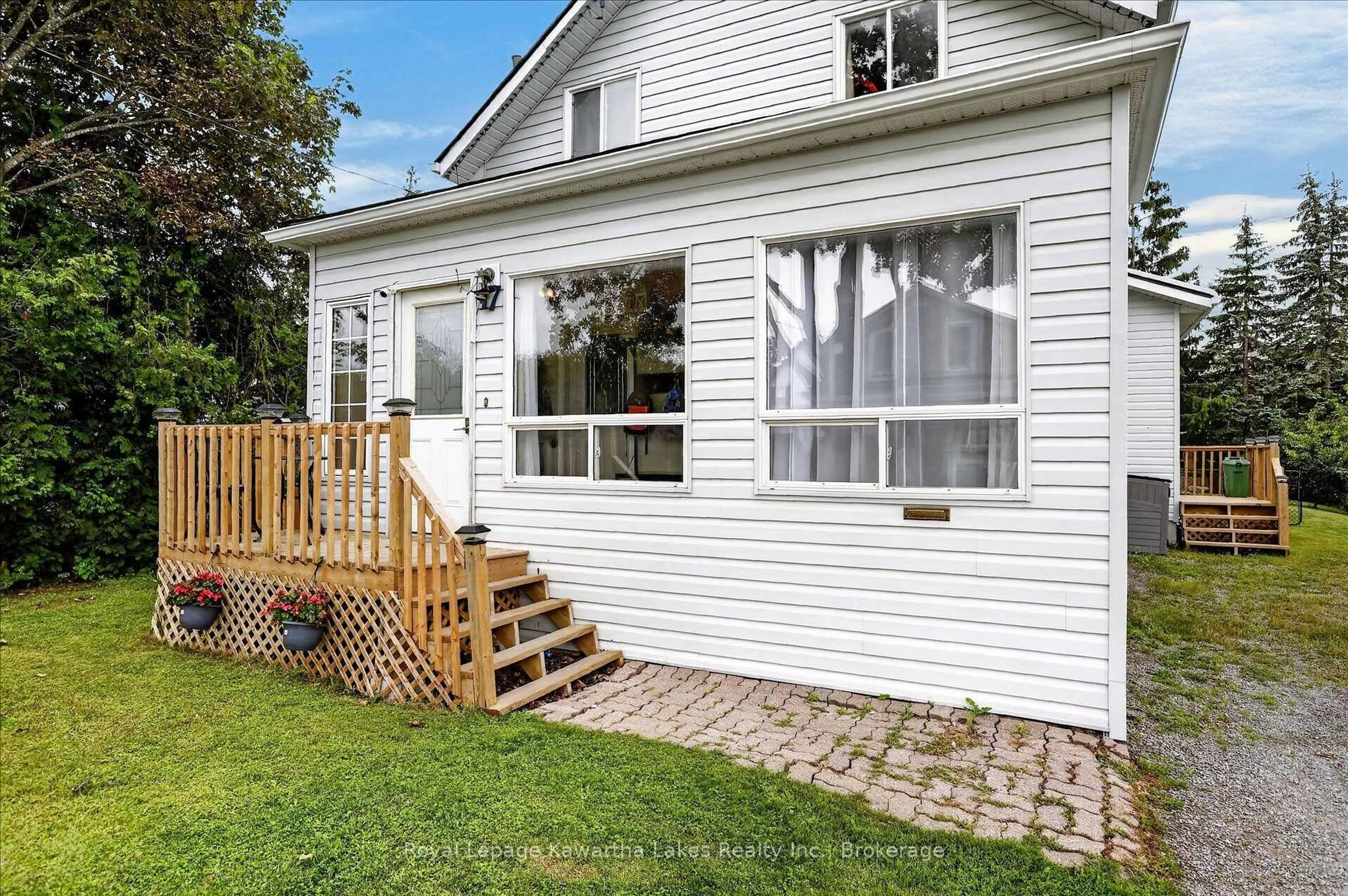 Home with vinyl exterior material, street for 17 Crandall St, Kawartha Lakes Ontario K9V 1R9