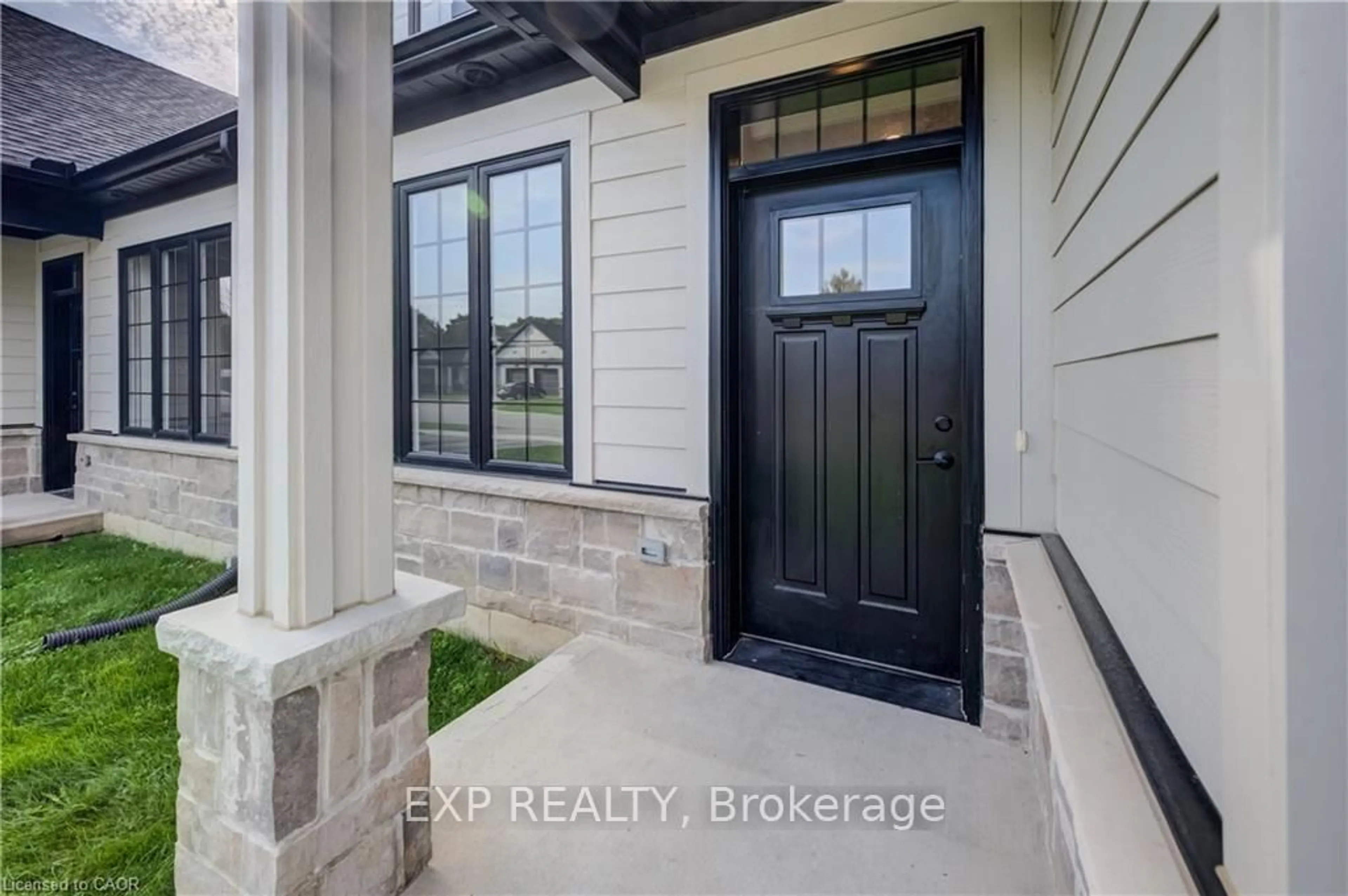 Indoor entryway for 12 Washington St #102, Norwich Ontario N0J 1P0