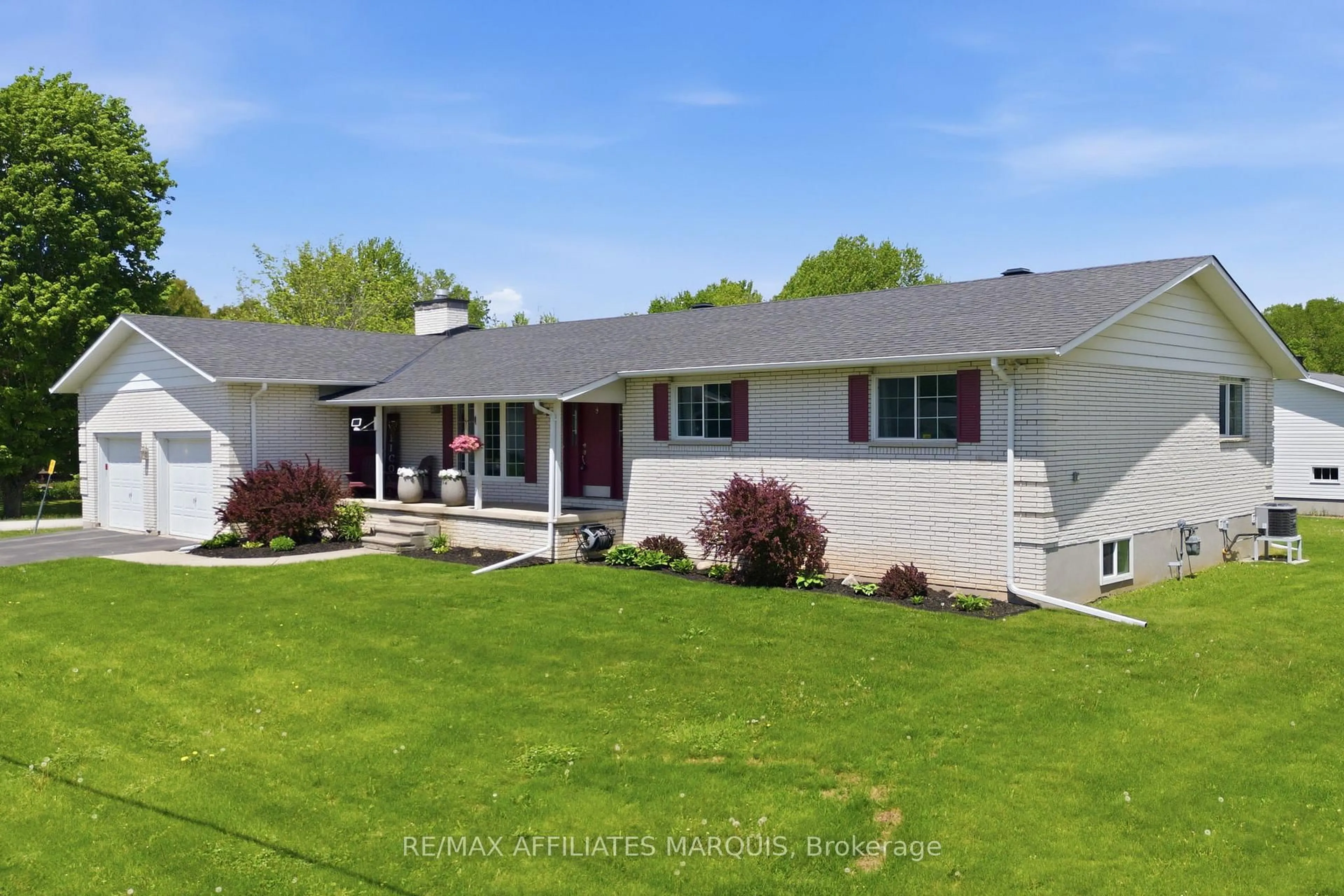 A pic from outside/outdoor area/front of a property/back of a property/a pic from drone, unknown for 3 Forest Dr, Rideau Lakes Ontario K7A 4S5