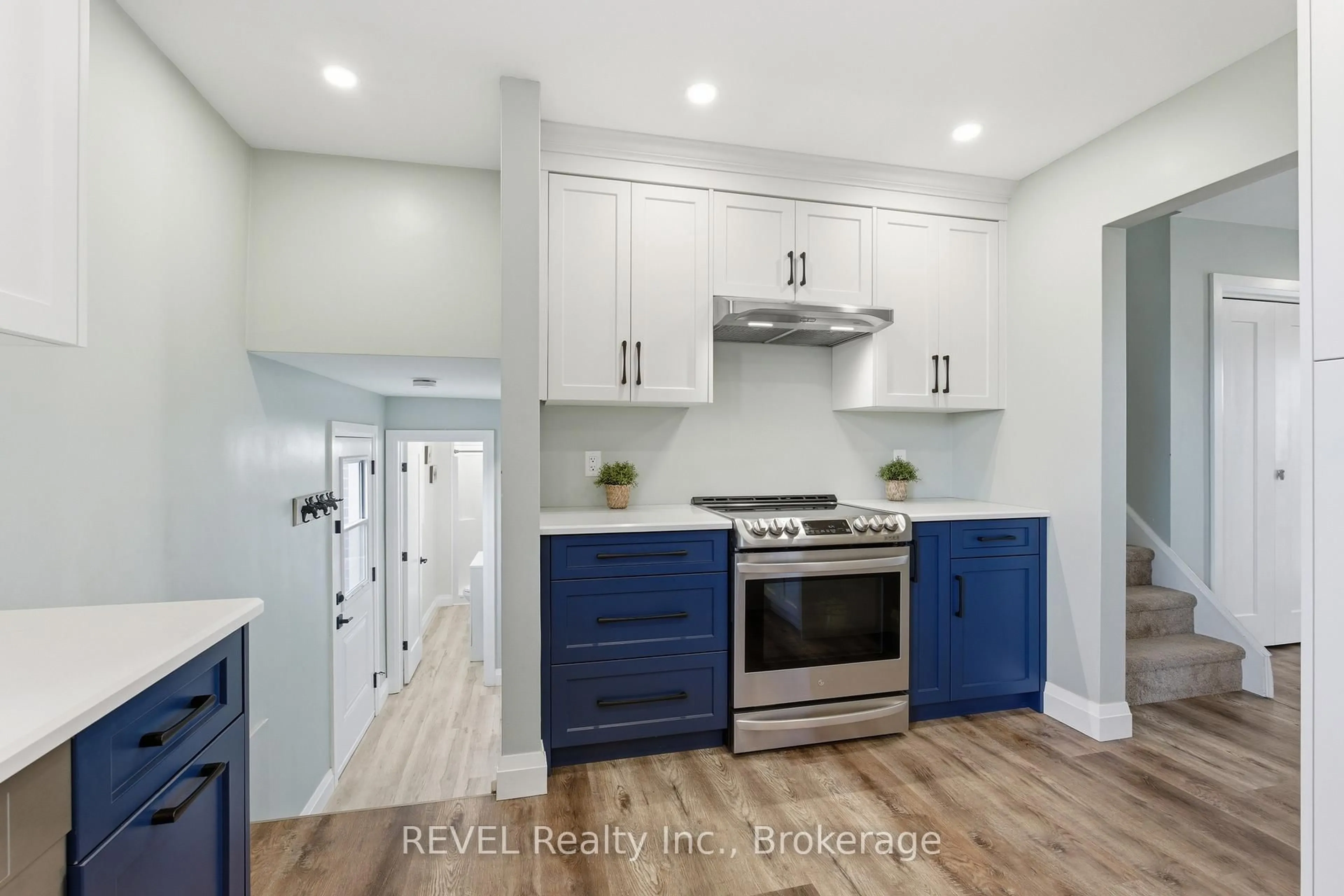 Open concept kitchen, ceramic/tile floor for 21 Lena Cres, Port Colborne Ontario L3K 5X3