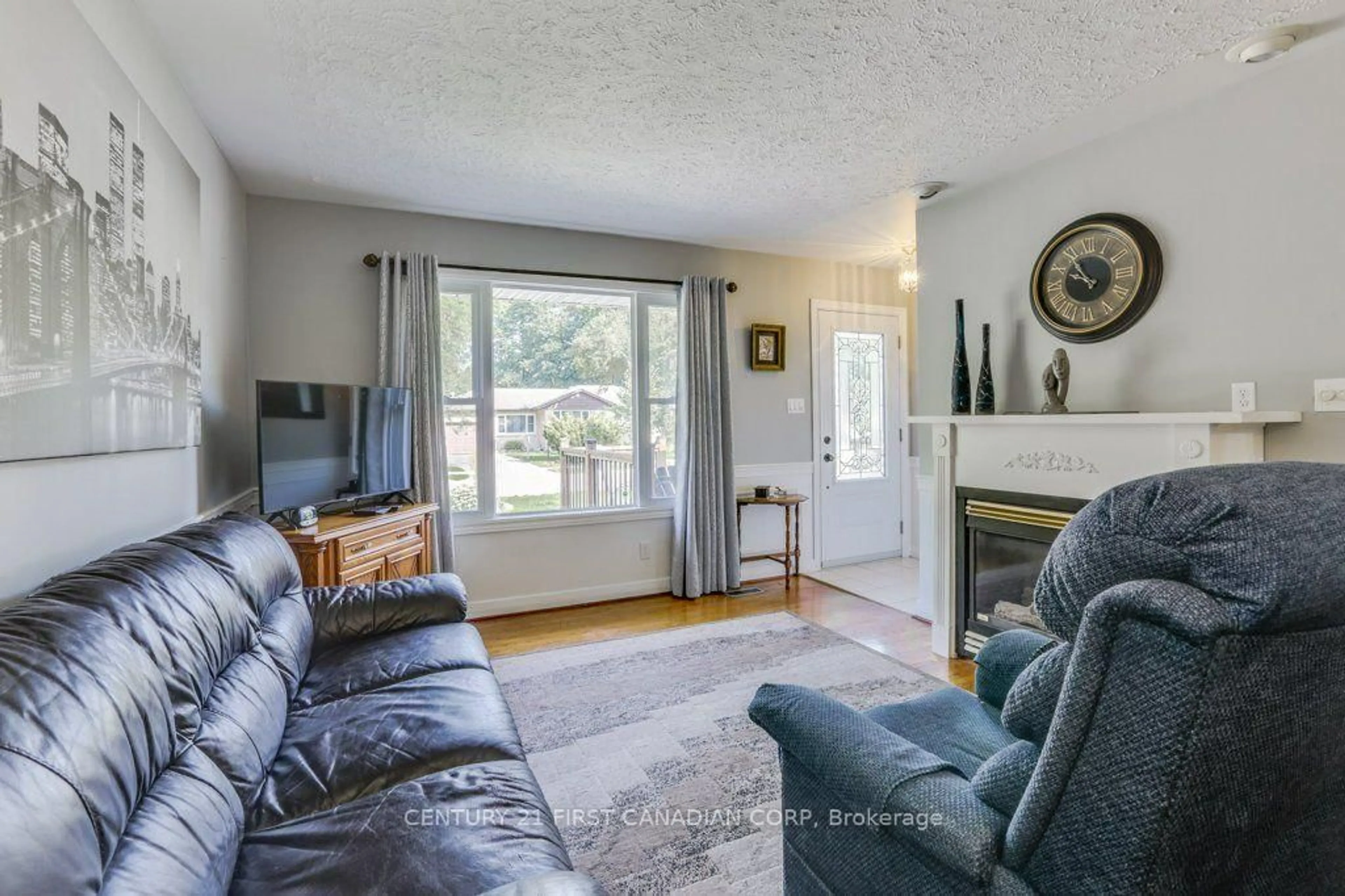 Living room with furniture, unknown for 62 Thorncrest Cres, London South Ontario N6J 1K3