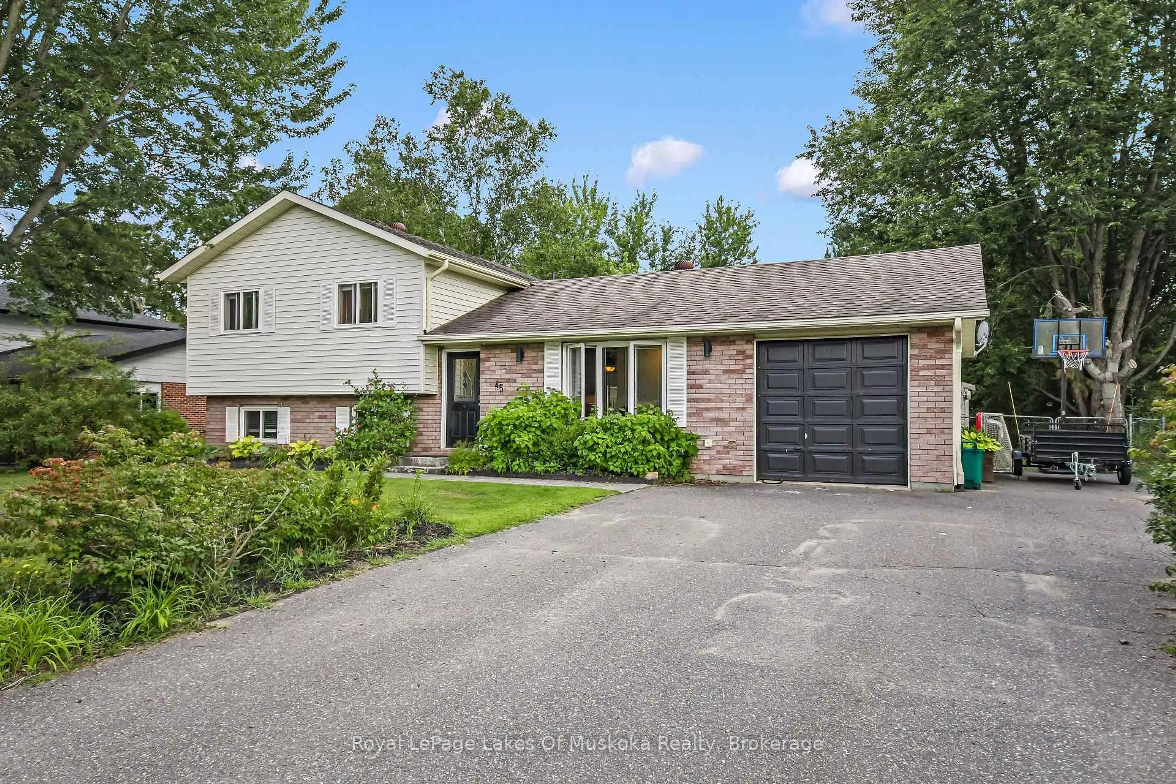 Home with brick exterior material, street for 45 Kevin Cres, Bracebridge Ontario P1L 1A2