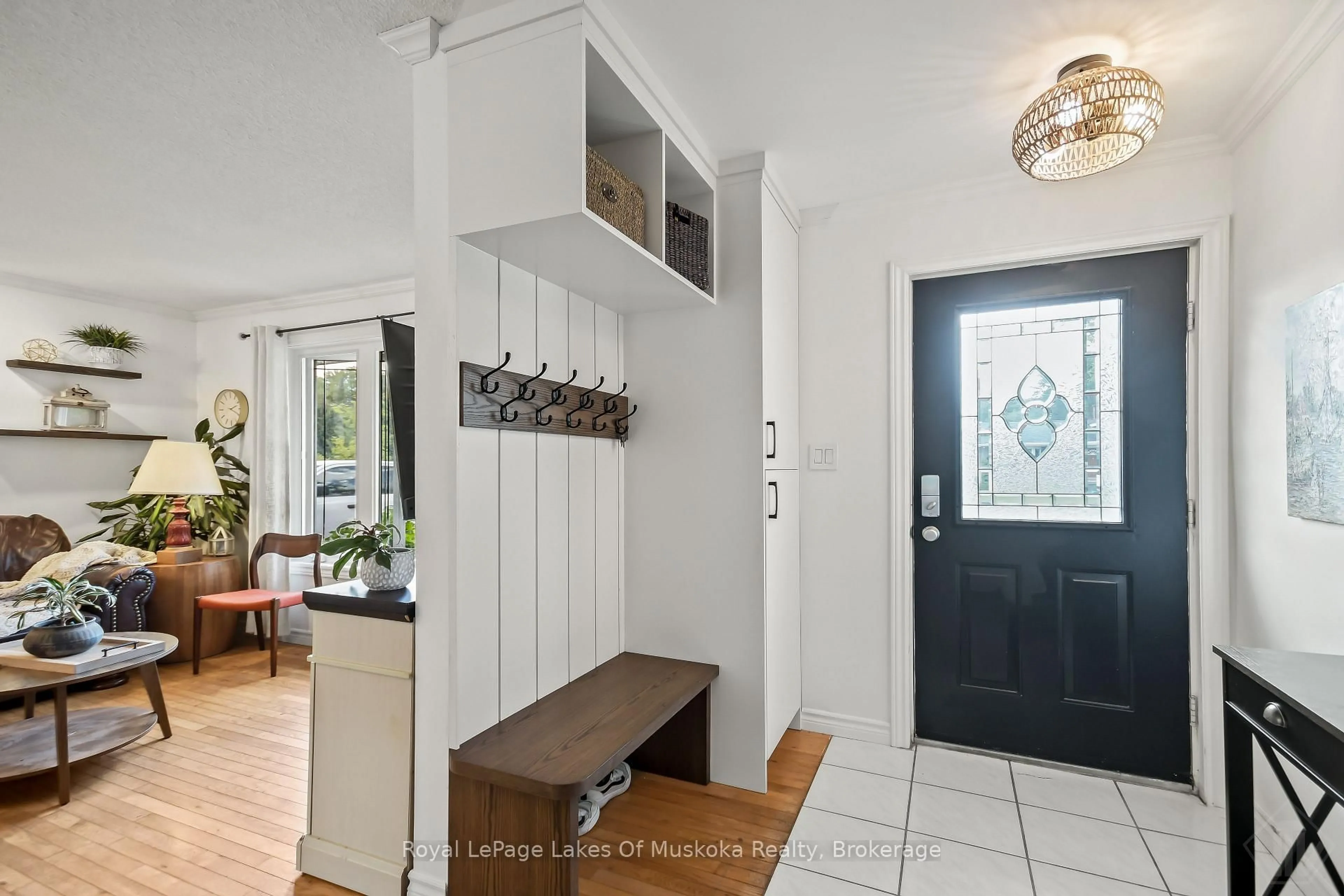 Indoor entryway for 45 Kevin Cres, Bracebridge Ontario P1L 1A2